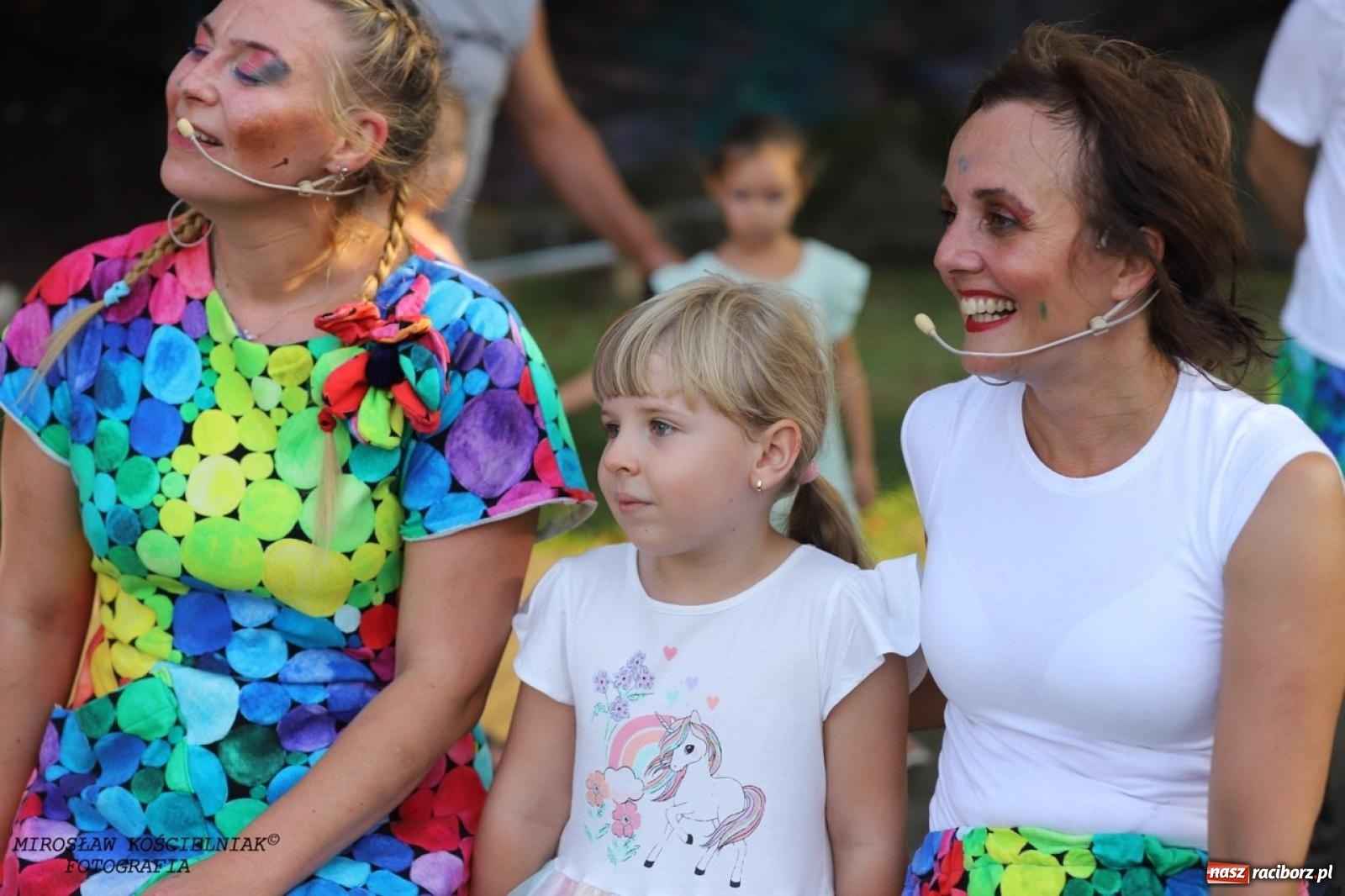 Zdjęcie w galerii na portalu naszraciborz.pl: Kolorowa podróż do świata Pani Kleksowej – relacja z przedstawienia w Ogrodzie Strzechy wiadomości z regionu