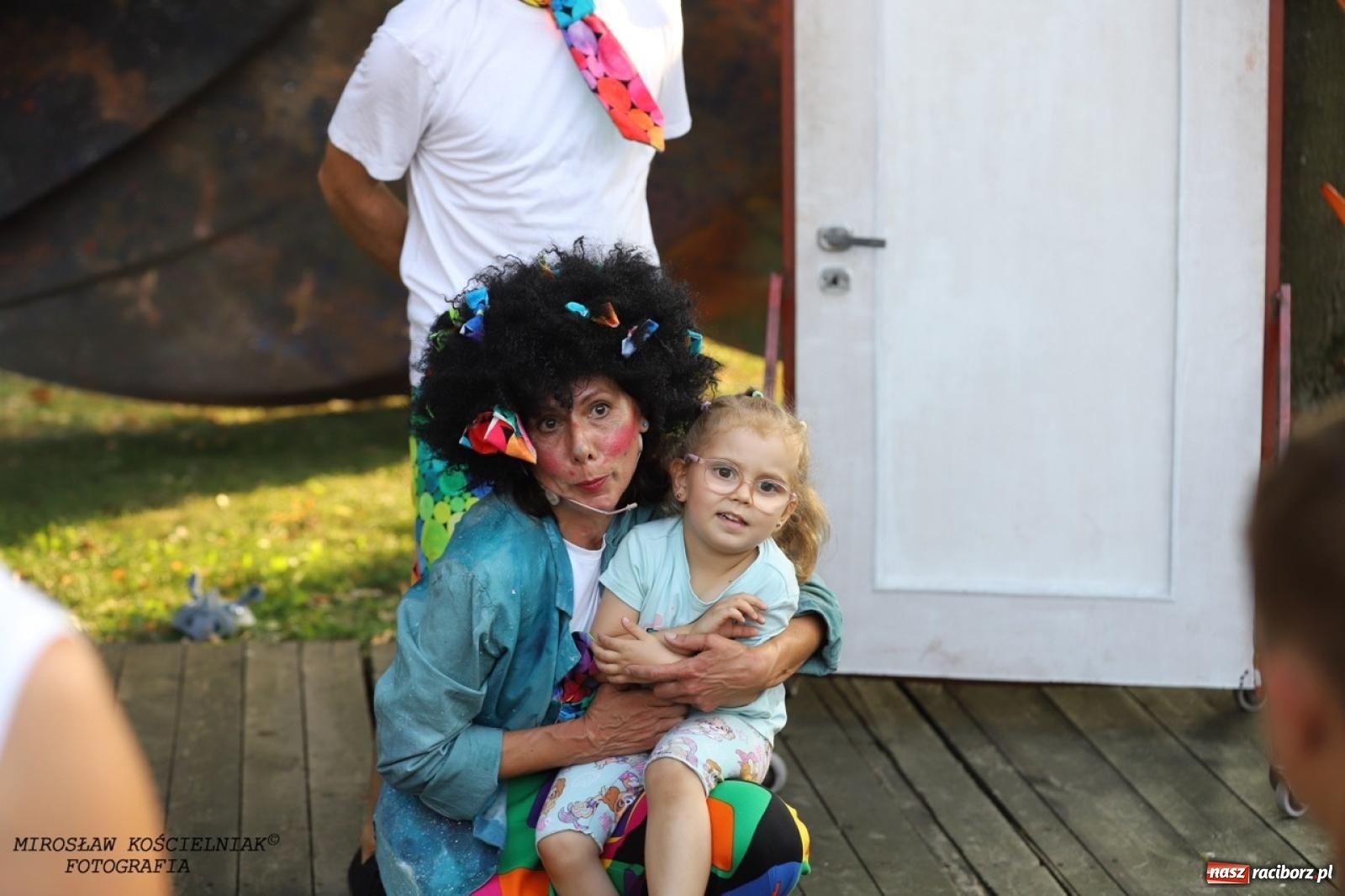 Zdjęcie w galerii na portalu naszraciborz.pl: Kolorowa podróż do świata Pani Kleksowej – relacja z przedstawienia w Ogrodzie Strzechy wiadomości z regionu