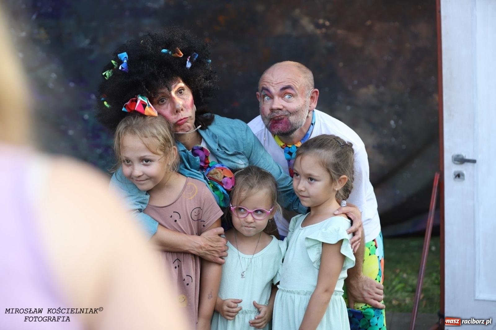 Zdjęcie w galerii na portalu naszraciborz.pl: Kolorowa podróż do świata Pani Kleksowej – relacja z przedstawienia w Ogrodzie Strzechy wiadomości z regionu