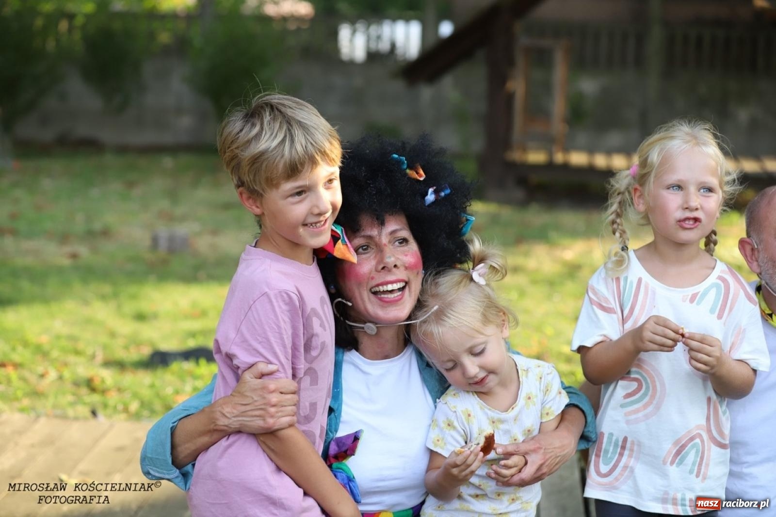 Zdjęcie w galerii na portalu naszraciborz.pl: Kolorowa podróż do świata Pani Kleksowej – relacja z przedstawienia w Ogrodzie Strzechy wiadomości z regionu