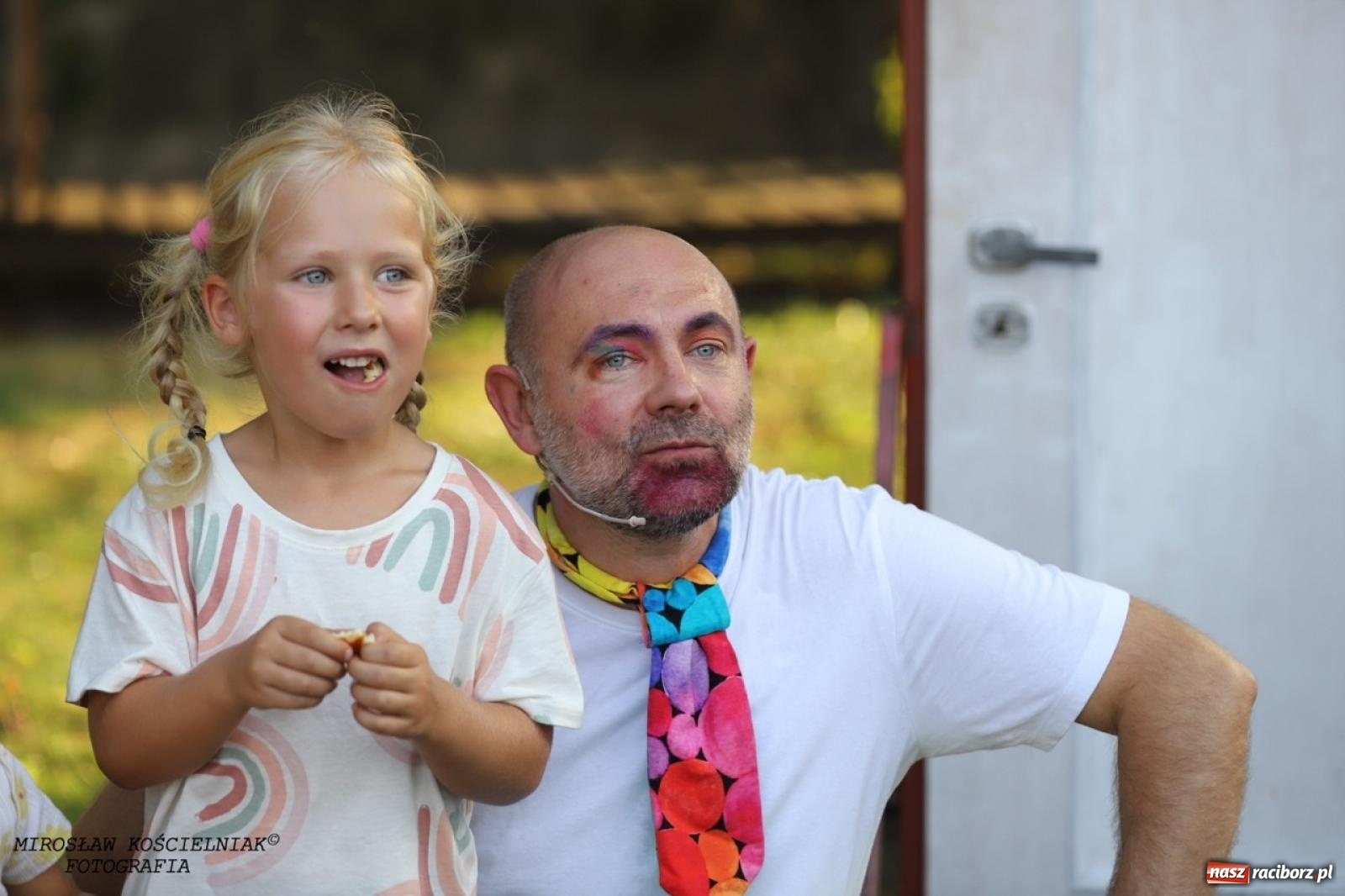 Zdjęcie w galerii na portalu naszraciborz.pl: Kolorowa podróż do świata Pani Kleksowej – relacja z przedstawienia w Ogrodzie Strzechy wiadomości z regionu