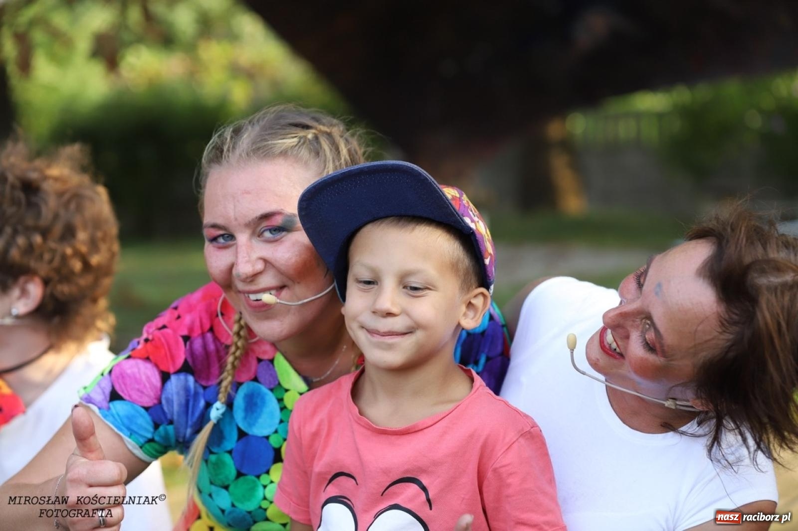 Zdjęcie w galerii na portalu naszraciborz.pl: Kolorowa podróż do świata Pani Kleksowej – relacja z przedstawienia w Ogrodzie Strzechy wiadomości z regionu