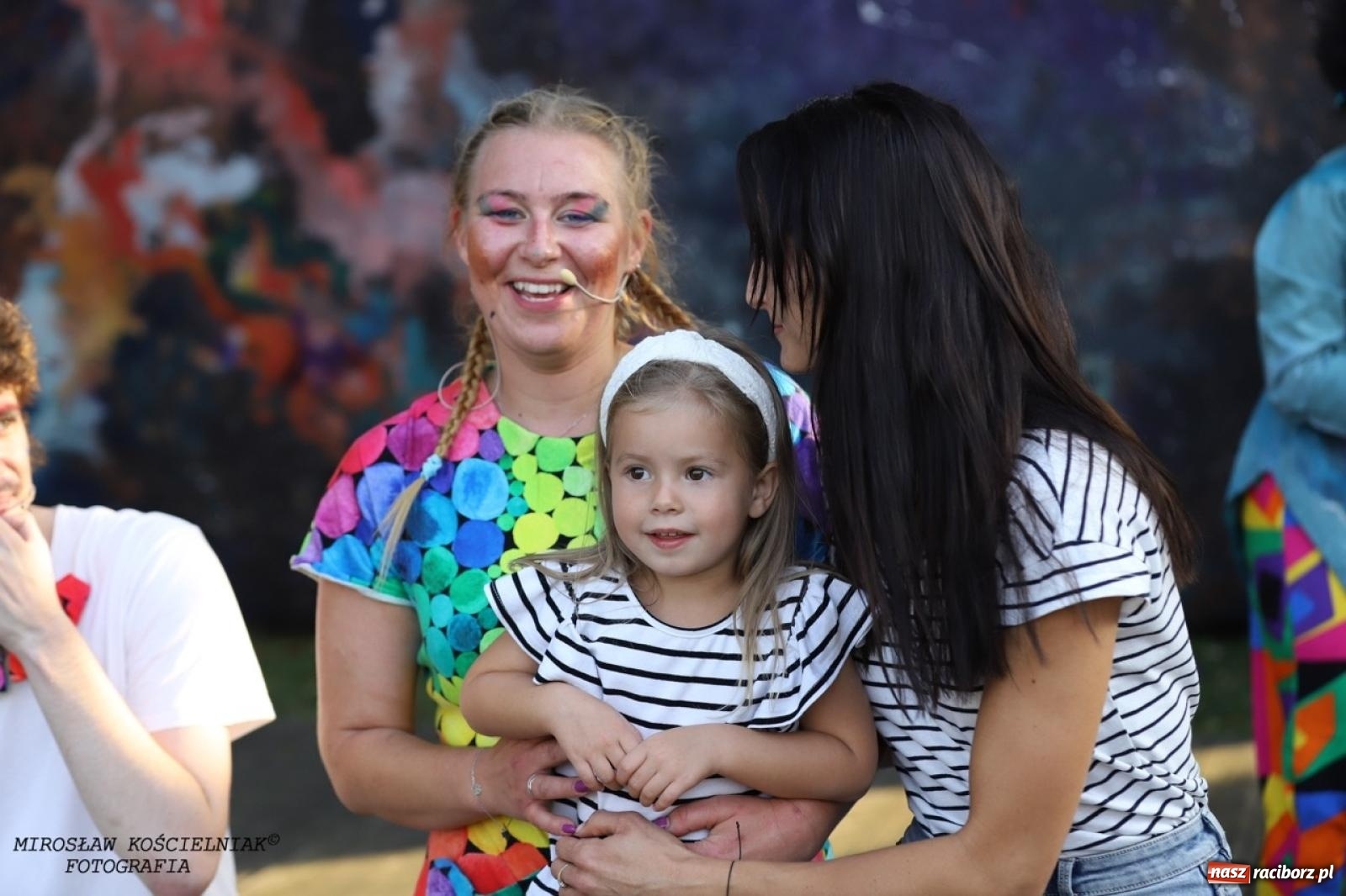 Zdjęcie w galerii na portalu naszraciborz.pl: Kolorowa podróż do świata Pani Kleksowej – relacja z przedstawienia w Ogrodzie Strzechy wiadomości z regionu