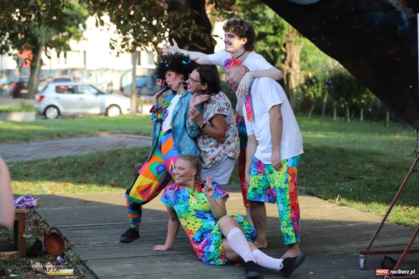 Zdjęcie w galerii na portalu naszraciborz.pl: Kolorowa podróż do świata Pani Kleksowej – relacja z przedstawienia w Ogrodzie Strzechy wiadomości z regionu