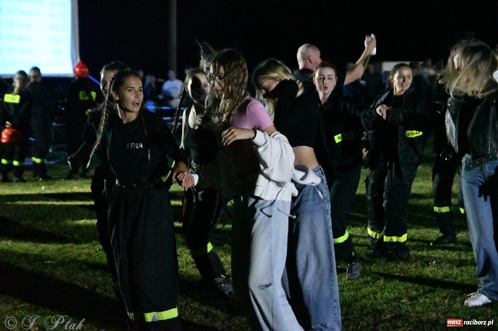 Zdjęcie w galerii na portalu naszraciborz.pl: Kosmiczny wynik OSP Krzanowice na Samborowickim Armagedonie [FOTO i WIDEO] wiadomości z regionu