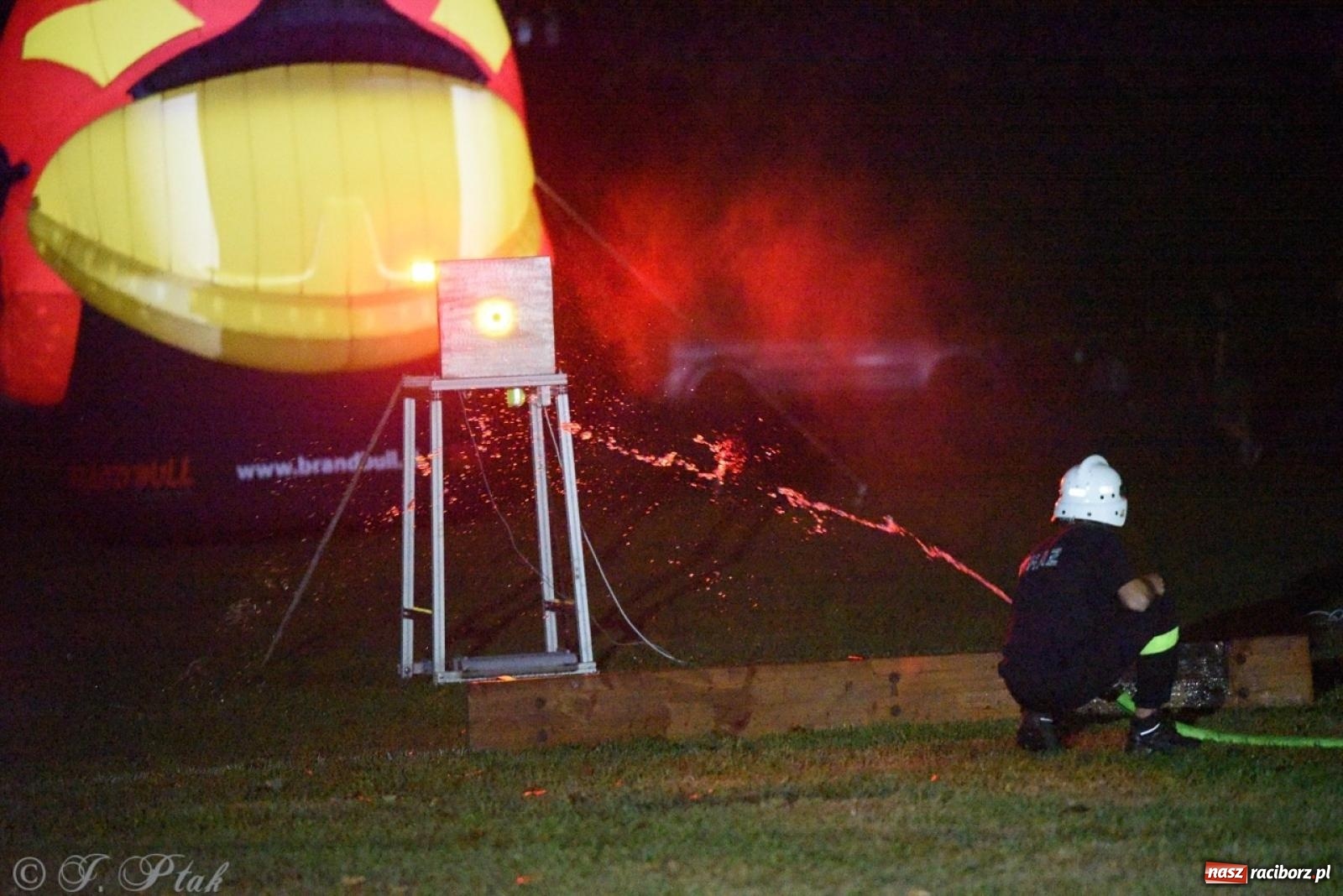 Zdjęcie w galerii na portalu naszraciborz.pl: Kosmiczny wynik OSP Krzanowice na Samborowickim Armagedonie [FOTO i WIDEO] wiadomości z regionu