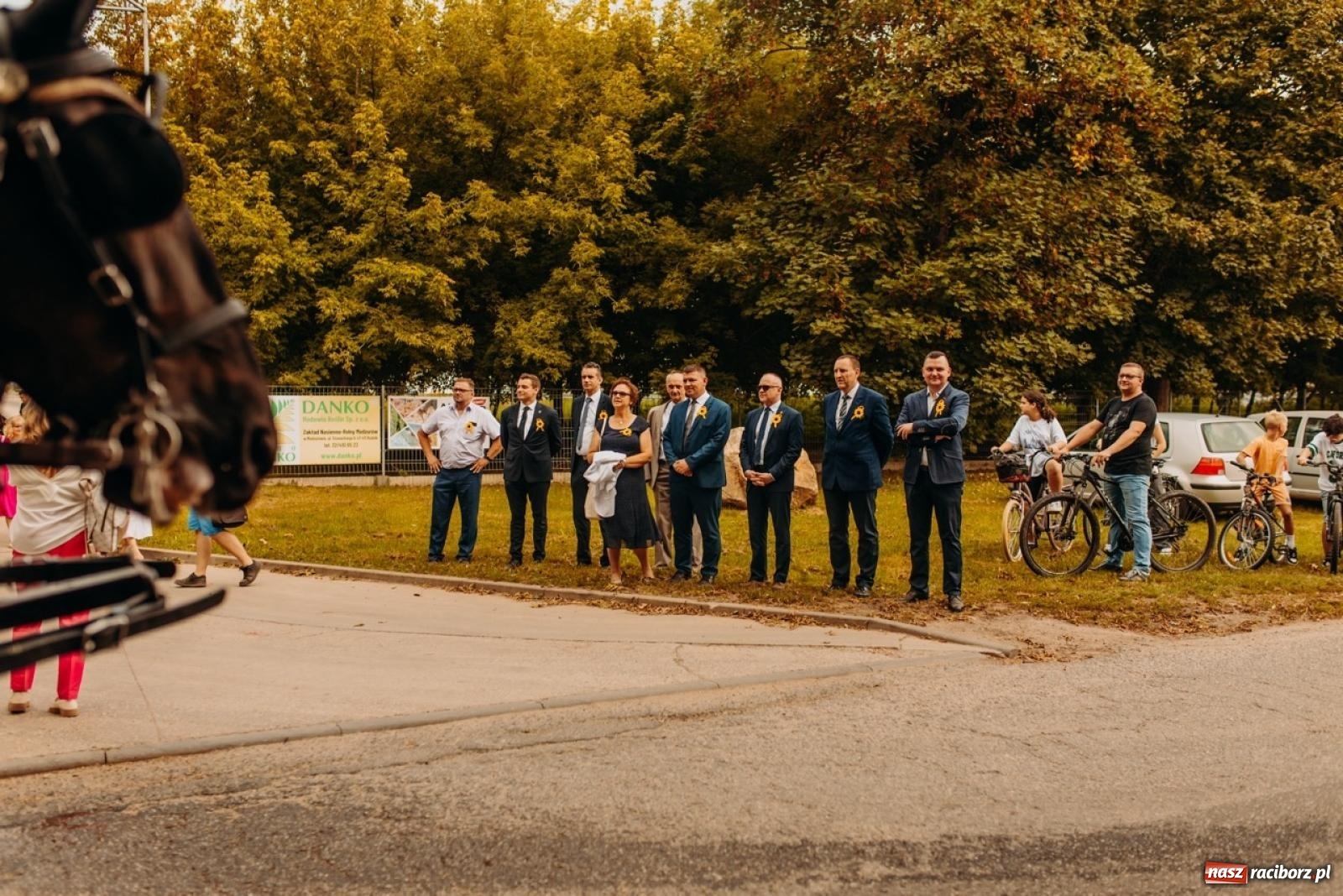 Zdjęcie w galerii na portalu naszraciborz.pl: Gmina Rudnik świętuje w Modzurowie: Przez wieś przejechał korowód maszyn wiadomości z regionu
