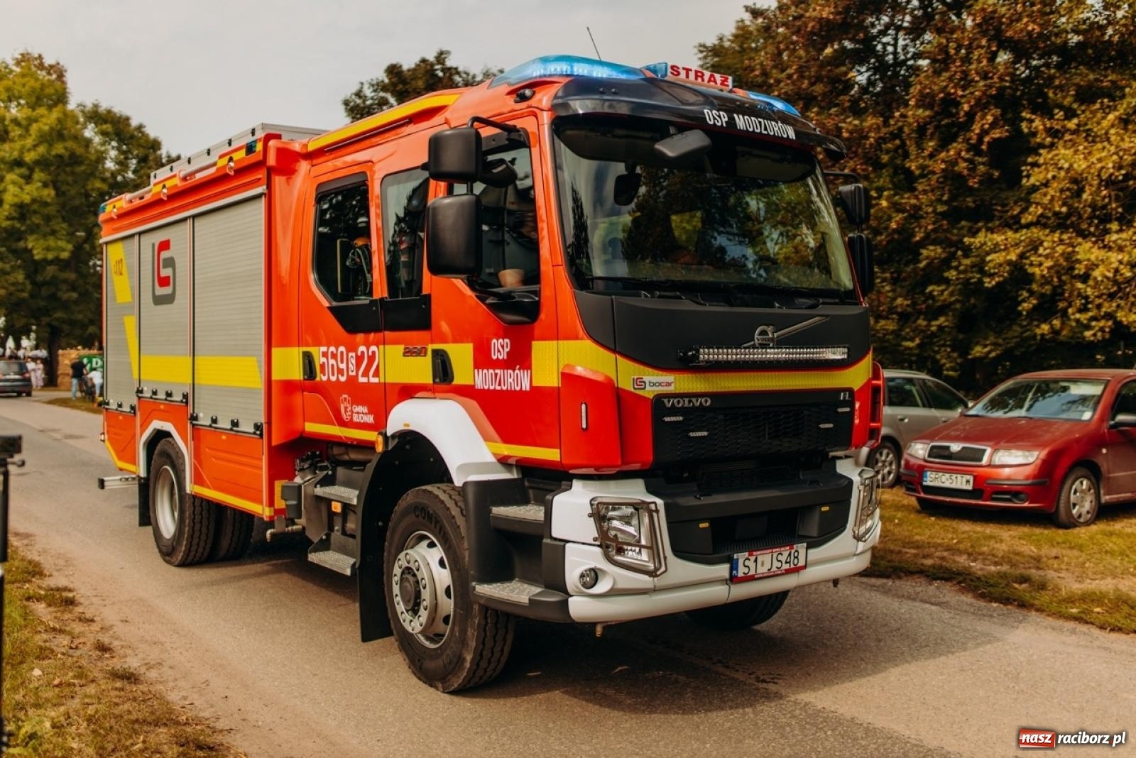 Zdjęcie w galerii na portalu naszraciborz.pl: Gmina Rudnik świętuje w Modzurowie: Przez wieś przejechał korowód maszyn wiadomości z regionu