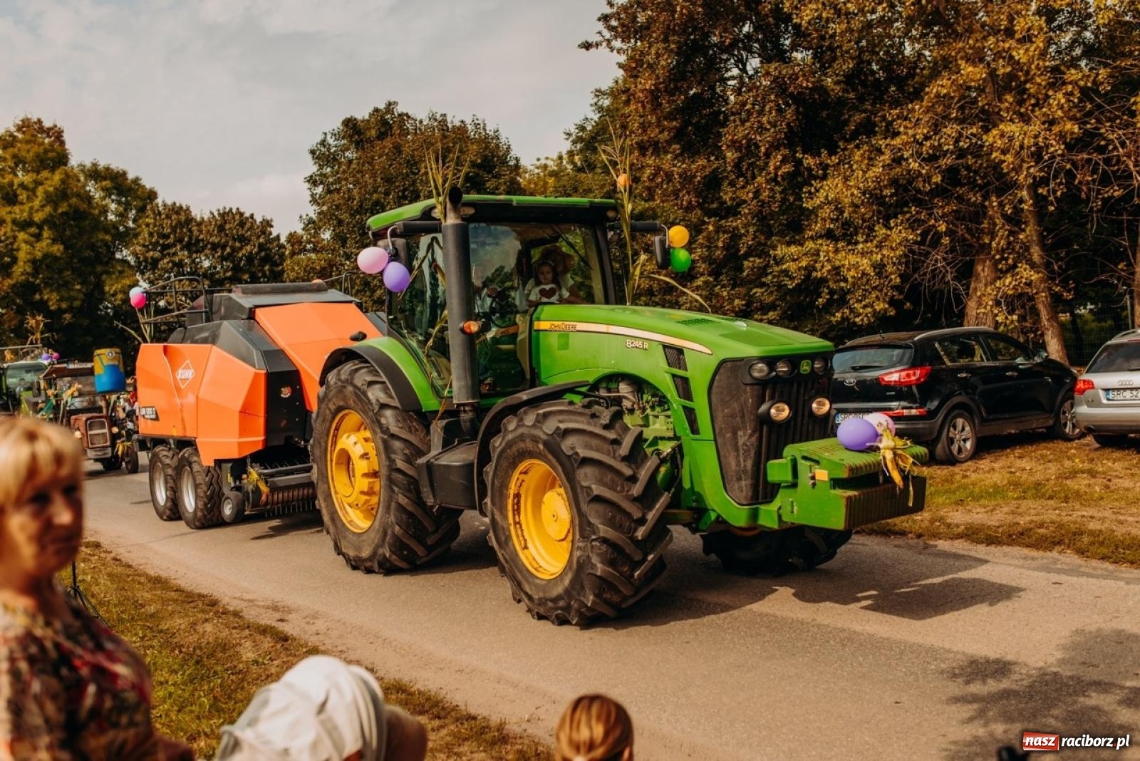 Zdjęcie w galerii na portalu naszraciborz.pl: Gmina Rudnik świętuje w Modzurowie: Przez wieś przejechał korowód maszyn wiadomości z regionu