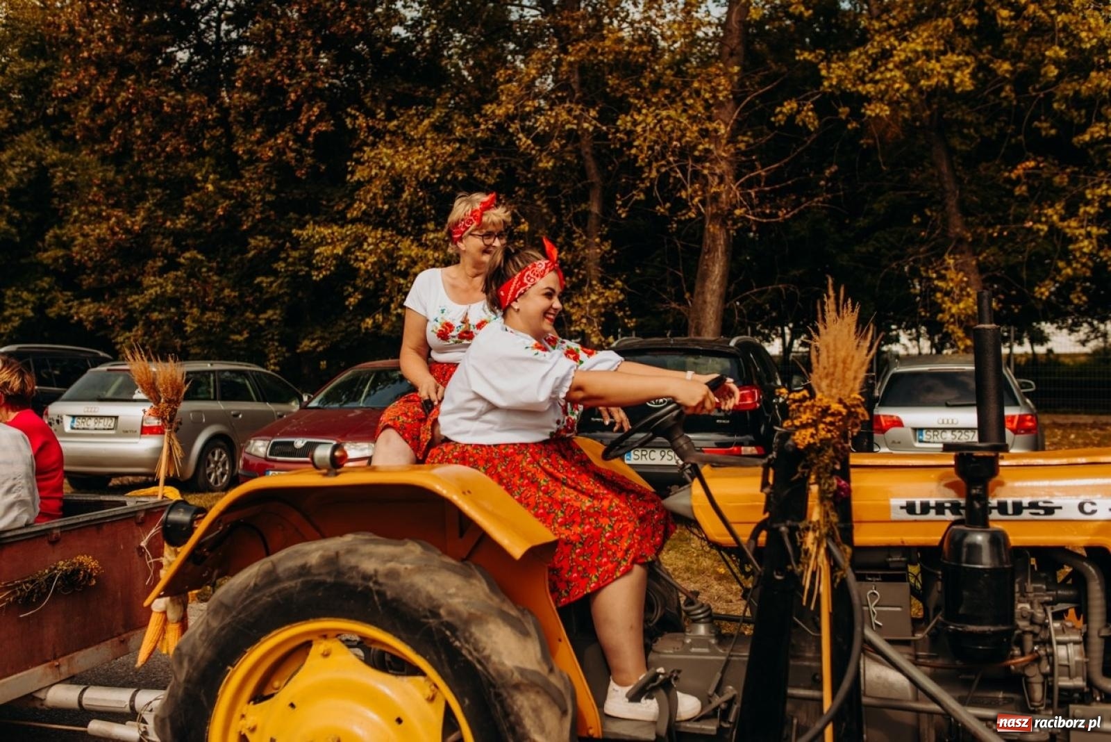 Zdjęcie w galerii na portalu naszraciborz.pl: Gmina Rudnik świętuje w Modzurowie: Przez wieś przejechał korowód maszyn wiadomości z regionu