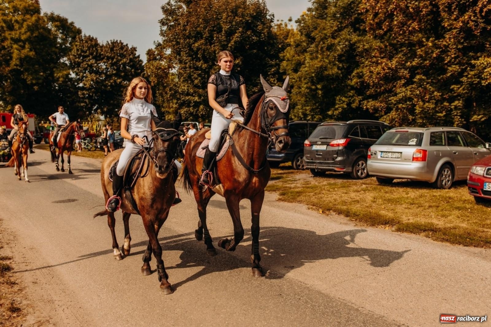Zdjęcie w galerii na portalu naszraciborz.pl: Gmina Rudnik świętuje w Modzurowie: Przez wieś przejechał korowód maszyn wiadomości z regionu
