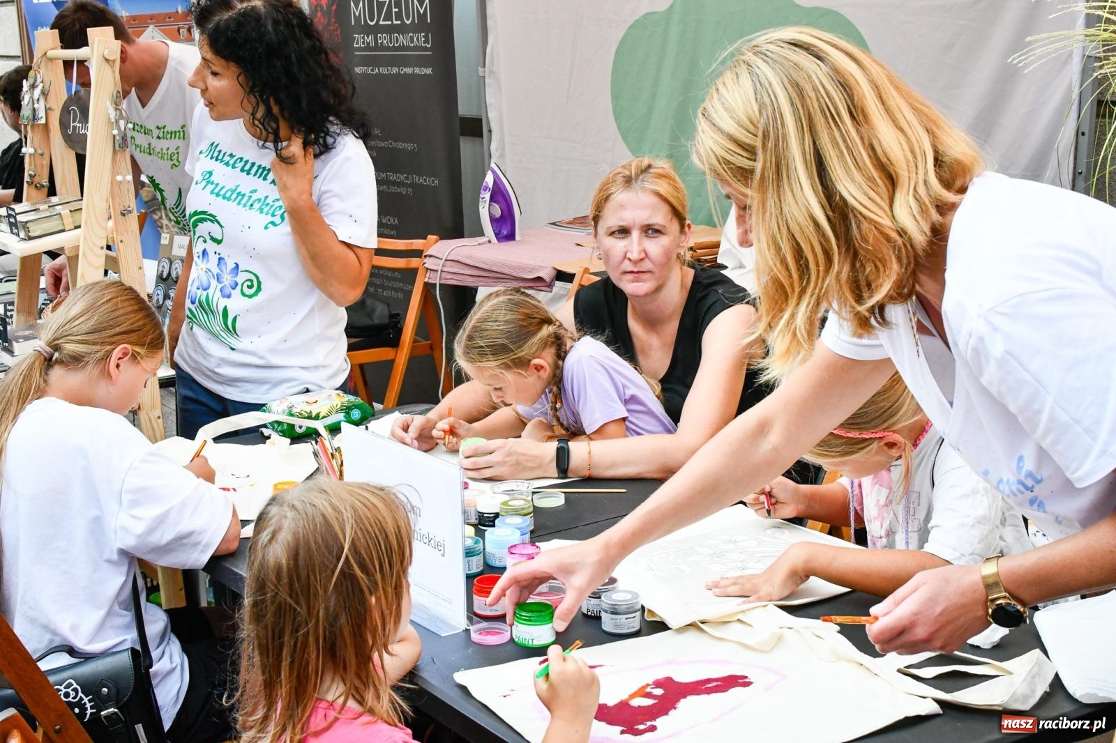 Zdjęcie w galerii na portalu naszraciborz.pl: Trzecia edycja Raciborskiego Festiwalu Muzealnego odbyła się na ul. Długiej wiadomości z regionu