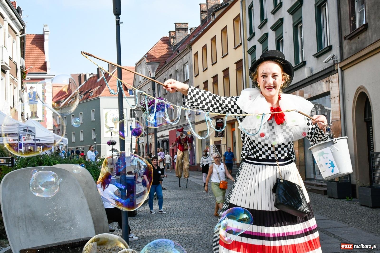 Zdjęcie w galerii na portalu naszraciborz.pl: Trzecia edycja Raciborskiego Festiwalu Muzealnego odbyła się na ul. Długiej wiadomości z regionu