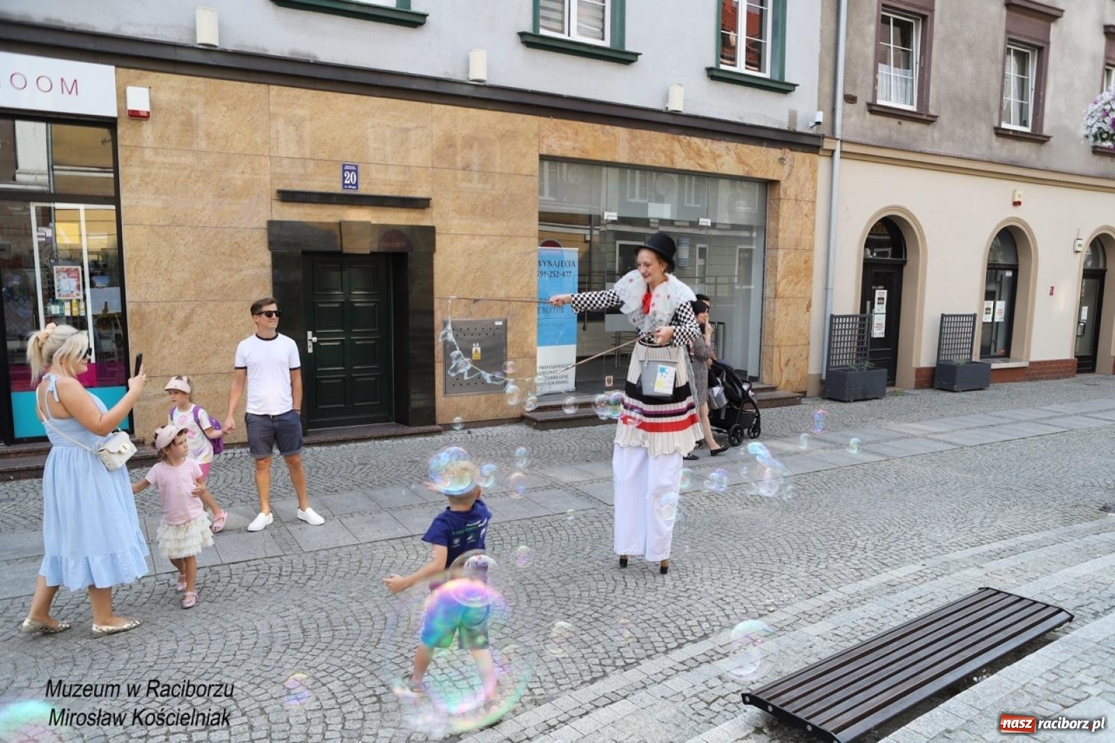 Zdjęcie w galerii na portalu naszraciborz.pl: Trzecia edycja Raciborskiego Festiwalu Muzealnego odbyła się na ul. Długiej wiadomości z regionu