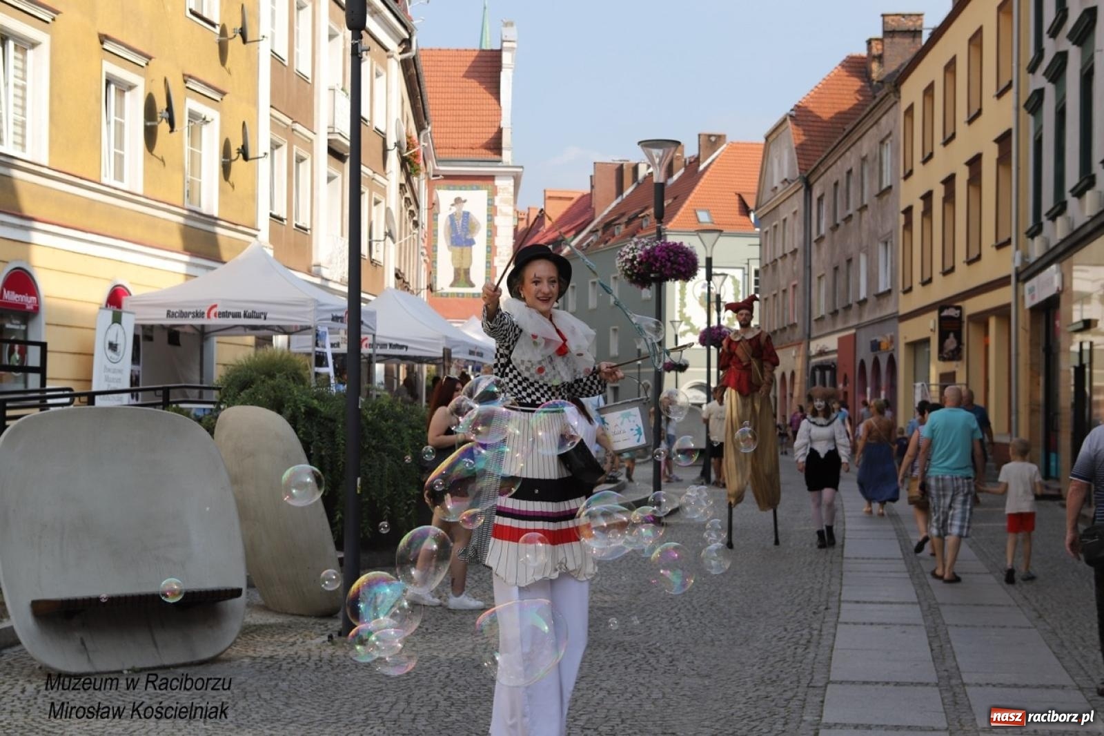 Zdjęcie w galerii na portalu naszraciborz.pl: Trzecia edycja Raciborskiego Festiwalu Muzealnego odbyła się na ul. Długiej wiadomości z regionu