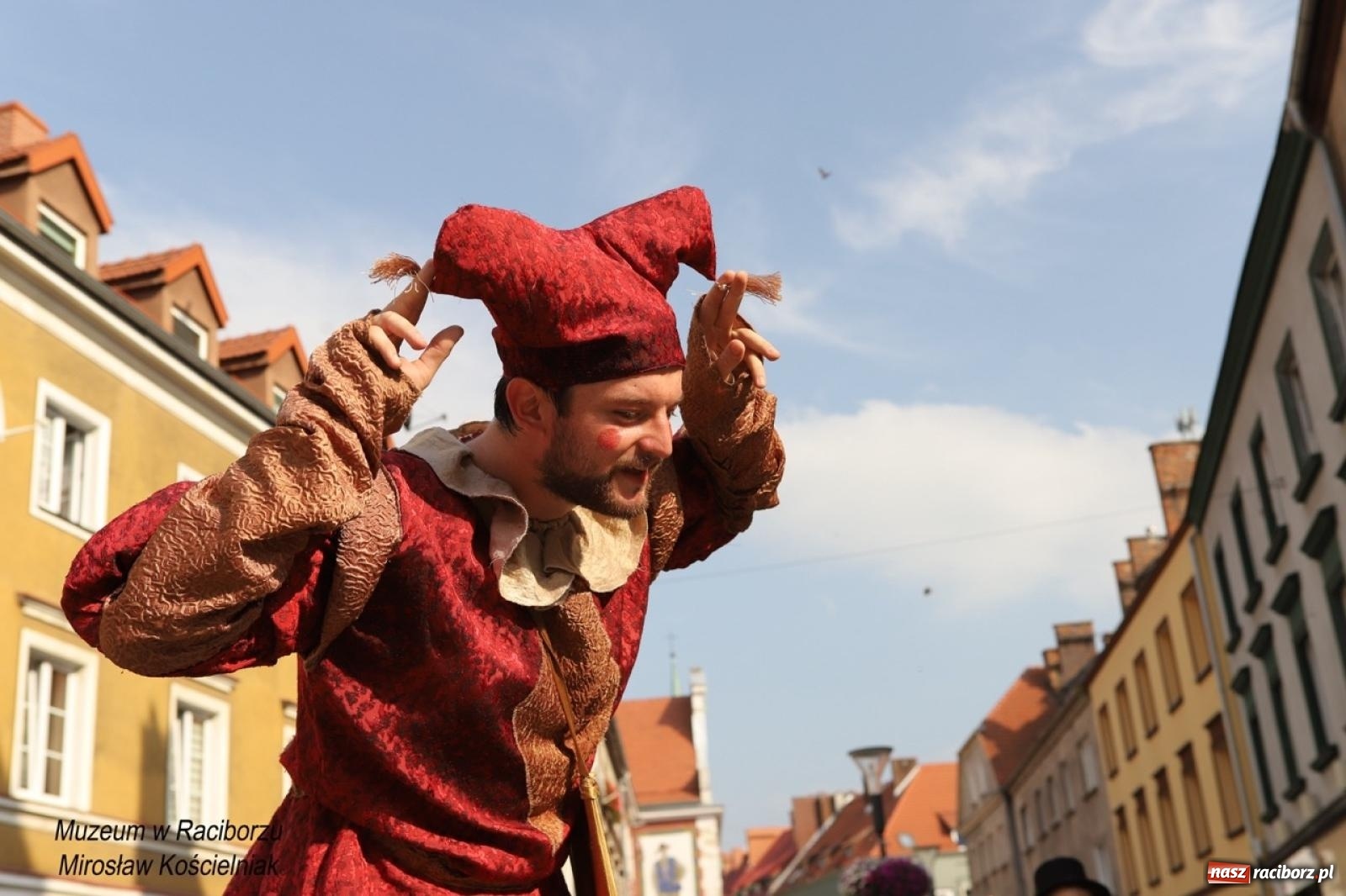 Zdjęcie w galerii na portalu naszraciborz.pl: Trzecia edycja Raciborskiego Festiwalu Muzealnego odbyła się na ul. Długiej wiadomości z regionu