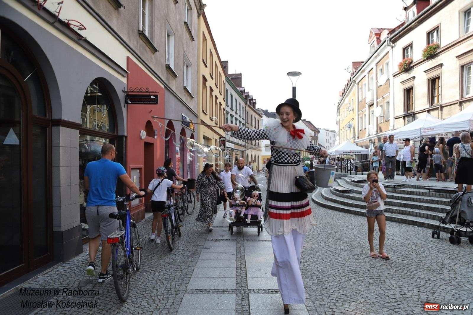 Zdjęcie w galerii na portalu naszraciborz.pl: Trzecia edycja Raciborskiego Festiwalu Muzealnego odbyła się na ul. Długiej wiadomości z regionu