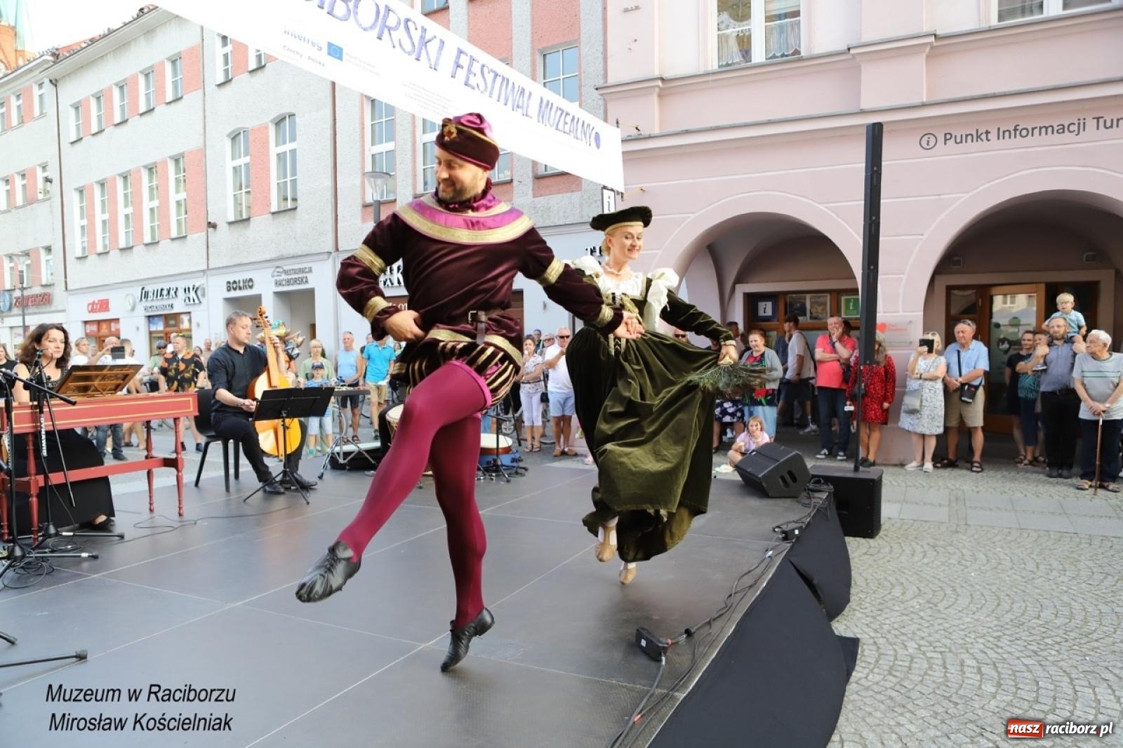 Zdjęcie w galerii na portalu naszraciborz.pl: Trzecia edycja Raciborskiego Festiwalu Muzealnego odbyła się na ul. Długiej wiadomości z regionu