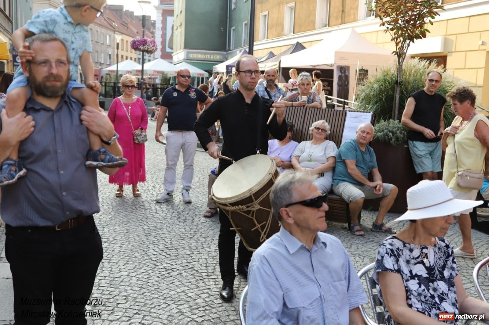 Zdjęcie w galerii na portalu naszraciborz.pl: Trzecia edycja Raciborskiego Festiwalu Muzealnego odbyła się na ul. Długiej wiadomości z regionu