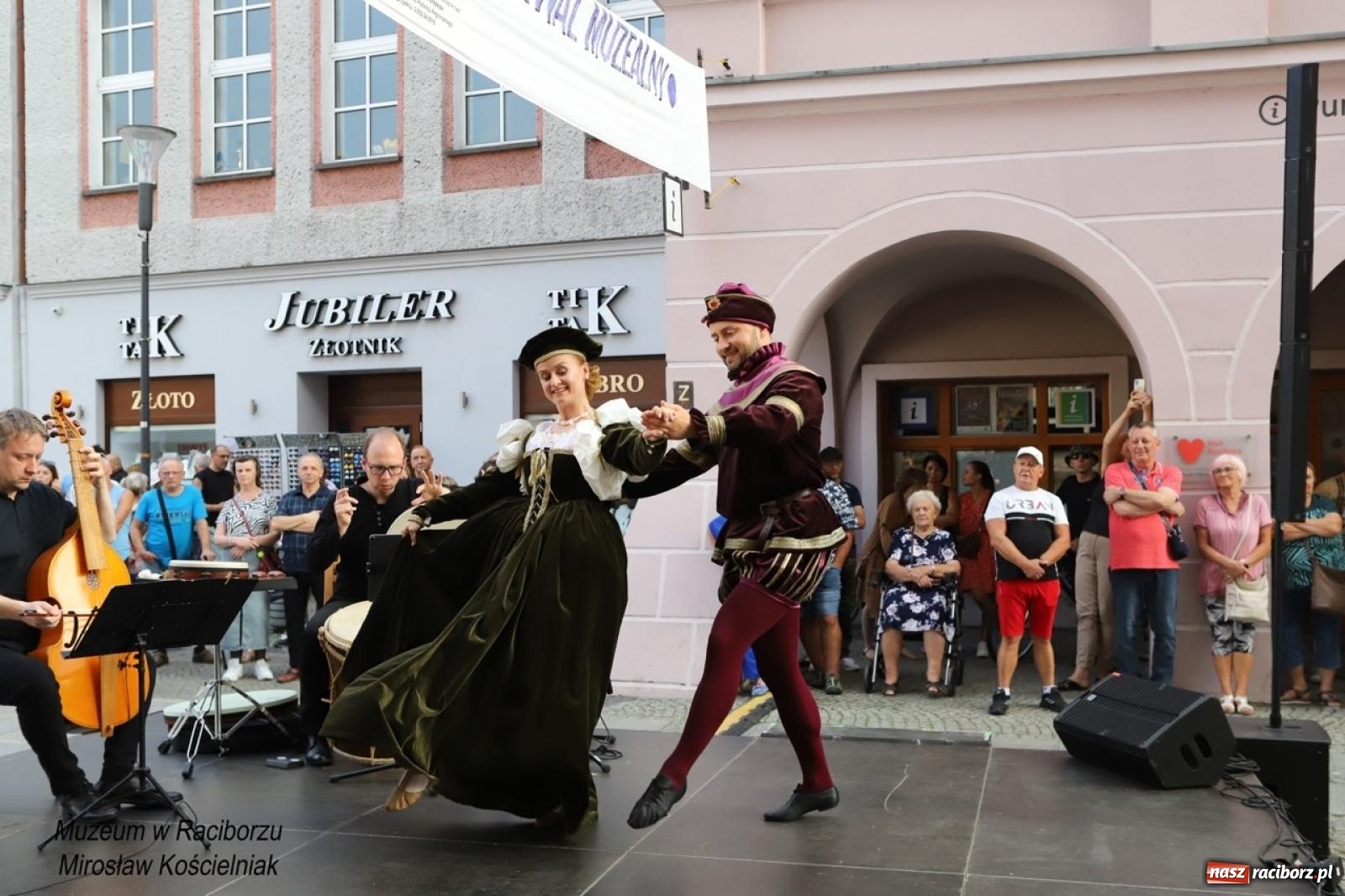 Zdjęcie w galerii na portalu naszraciborz.pl: Trzecia edycja Raciborskiego Festiwalu Muzealnego odbyła się na ul. Długiej wiadomości z regionu