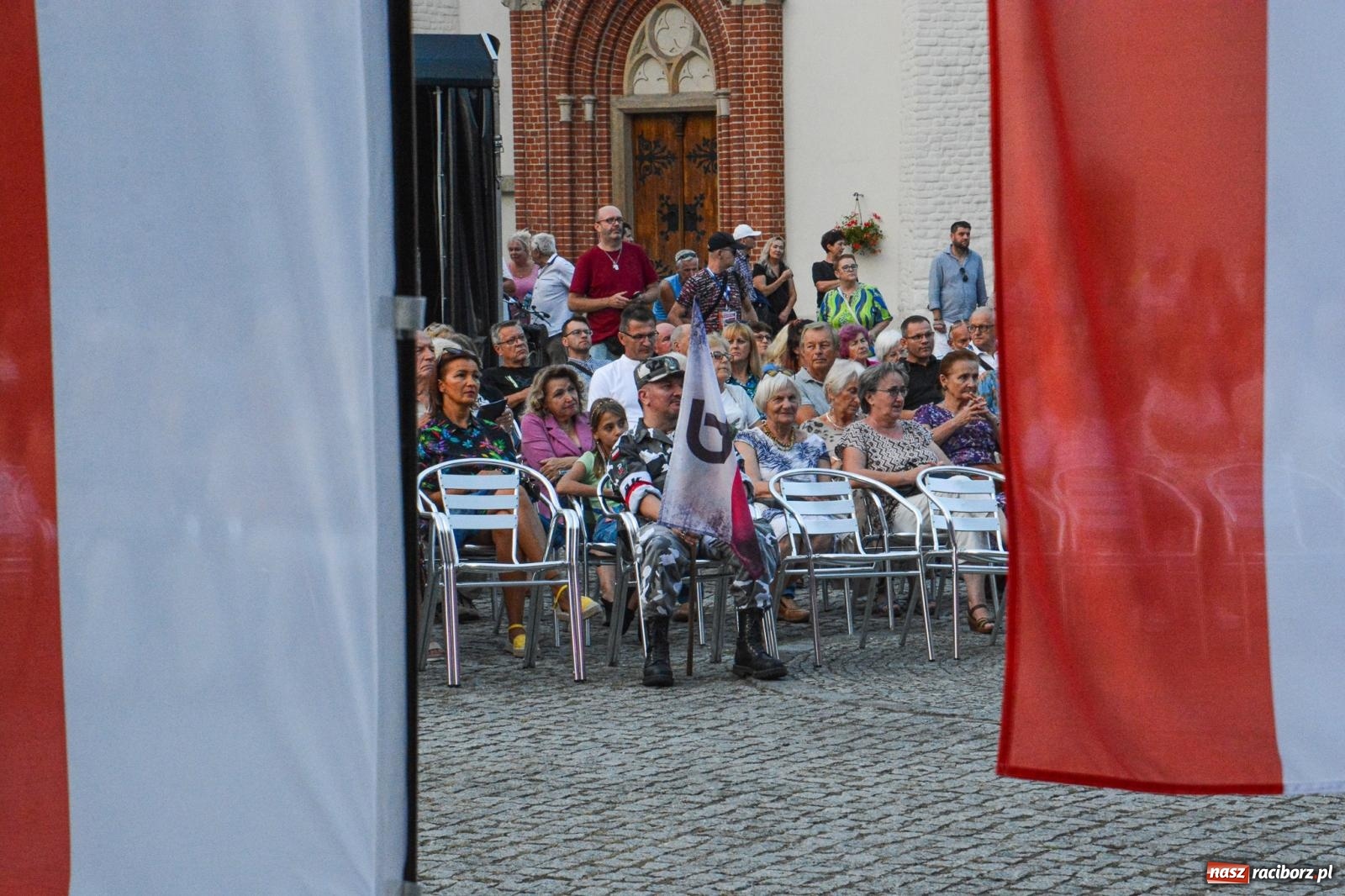 Zdjęcie w galerii na portalu naszraciborz.pl: Koncert (Nie)zakazane piosenki na Zamku Piastowskim [FOTO i WIDEO] wiadomości z regionu