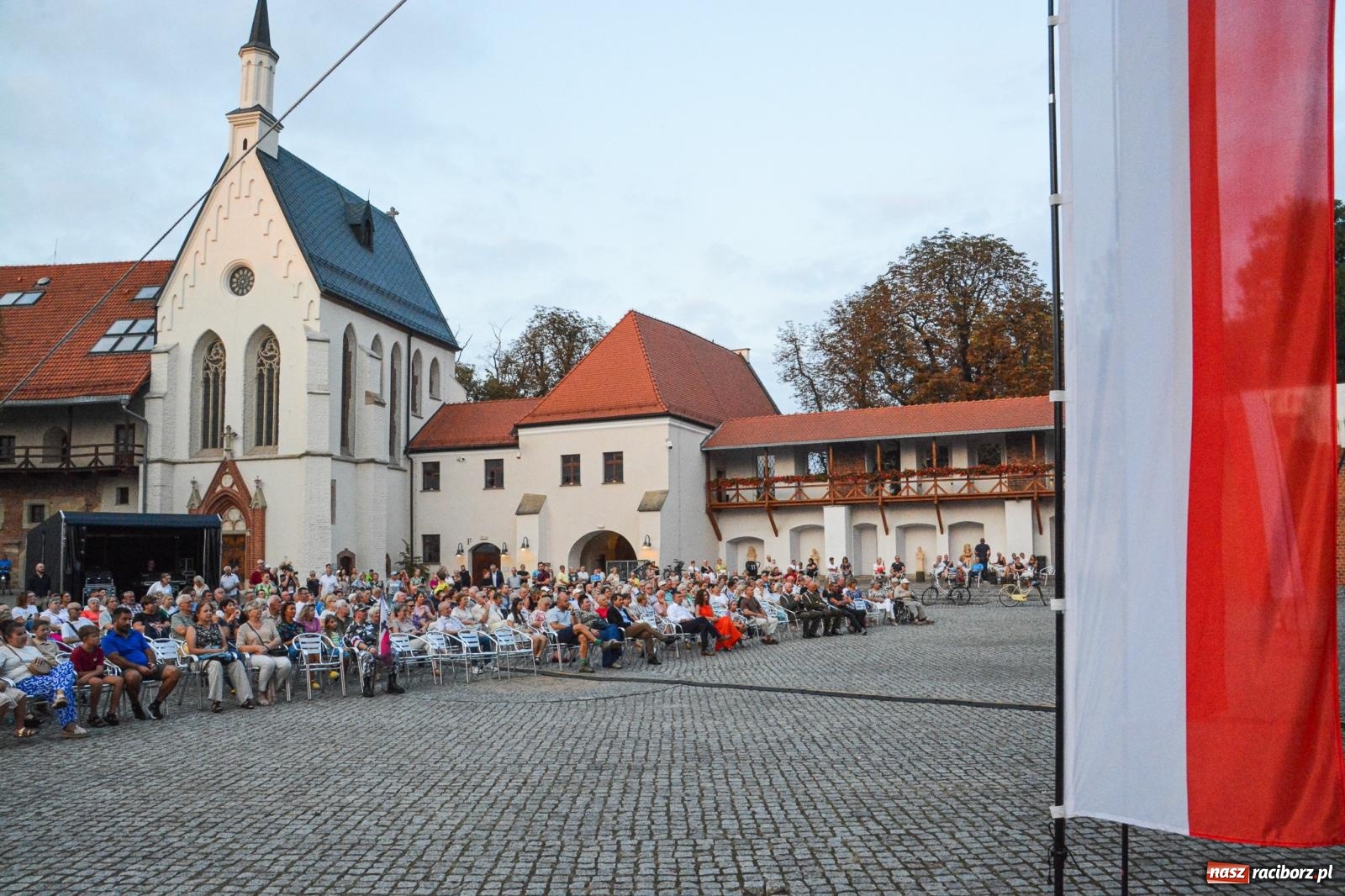 Zdjęcie w galerii na portalu naszraciborz.pl: Koncert (Nie)zakazane piosenki na Zamku Piastowskim [FOTO i WIDEO] wiadomości z regionu