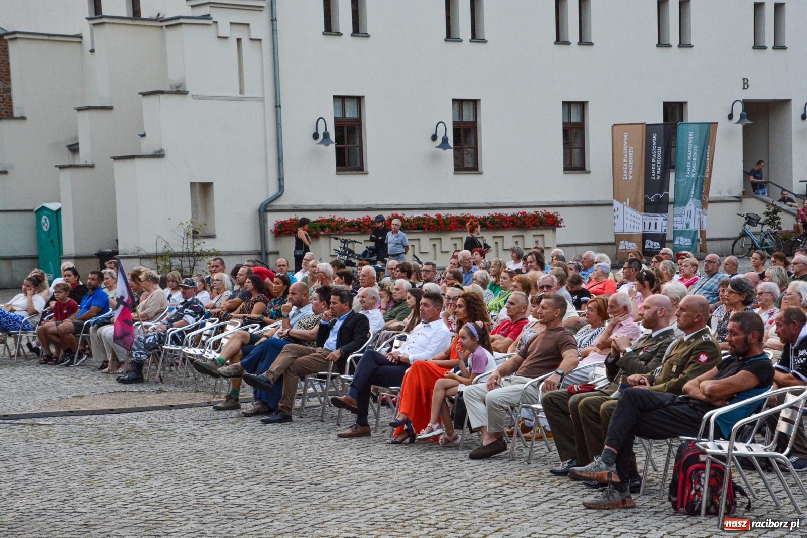 Zdjęcie w galerii na portalu naszraciborz.pl: Koncert (Nie)zakazane piosenki na Zamku Piastowskim [FOTO i WIDEO] wiadomości z regionu