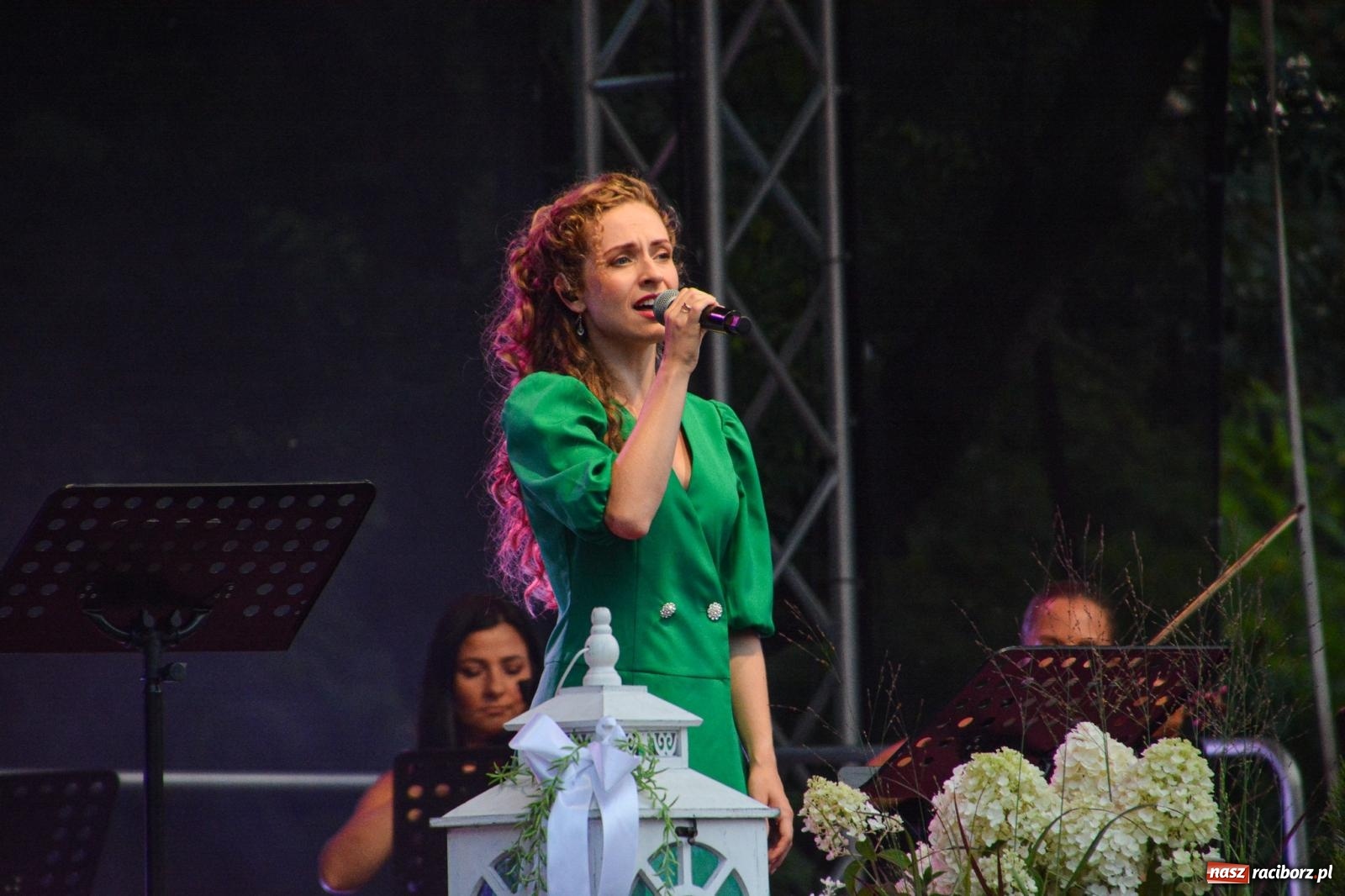 Zdjęcie w galerii na portalu naszraciborz.pl: Koncert (Nie)zakazane piosenki na Zamku Piastowskim [FOTO i WIDEO] wiadomości z regionu