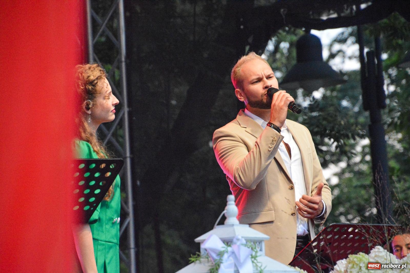 Zdjęcie w galerii na portalu naszraciborz.pl: Koncert (Nie)zakazane piosenki na Zamku Piastowskim [FOTO i WIDEO] wiadomości z regionu