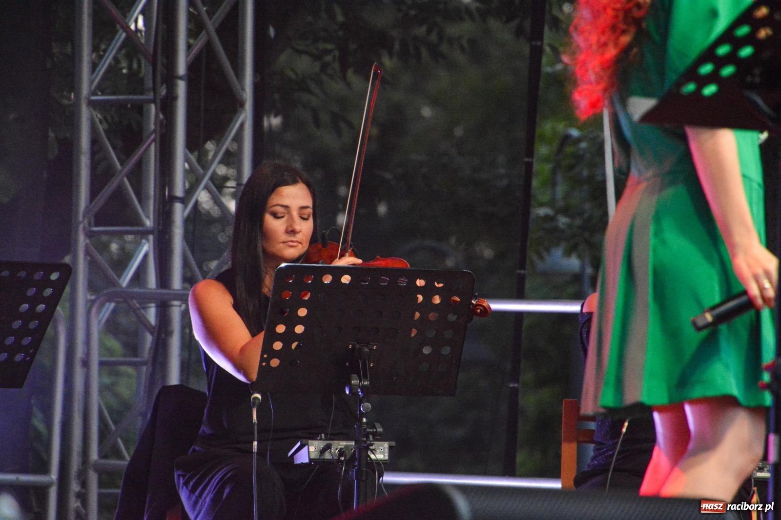 Zdjęcie w galerii na portalu naszraciborz.pl: Koncert (Nie)zakazane piosenki na Zamku Piastowskim [FOTO i WIDEO] wiadomości z regionu