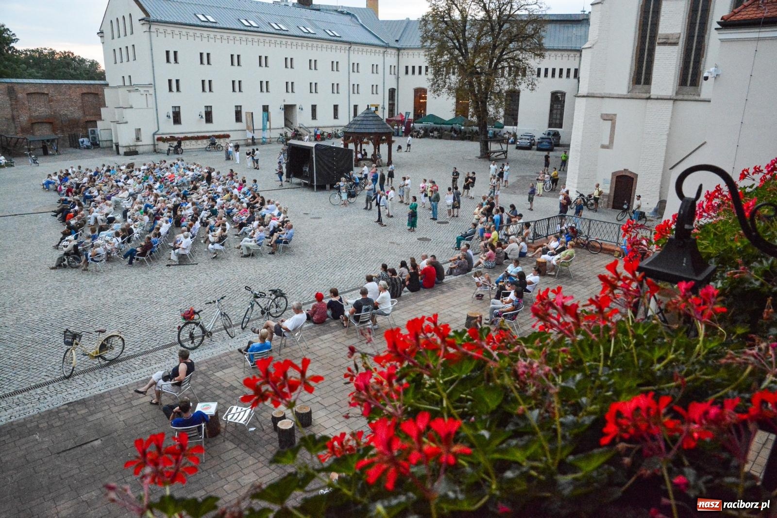 Zdjęcie w galerii na portalu naszraciborz.pl: Koncert (Nie)zakazane piosenki na Zamku Piastowskim [FOTO i WIDEO] wiadomości z regionu