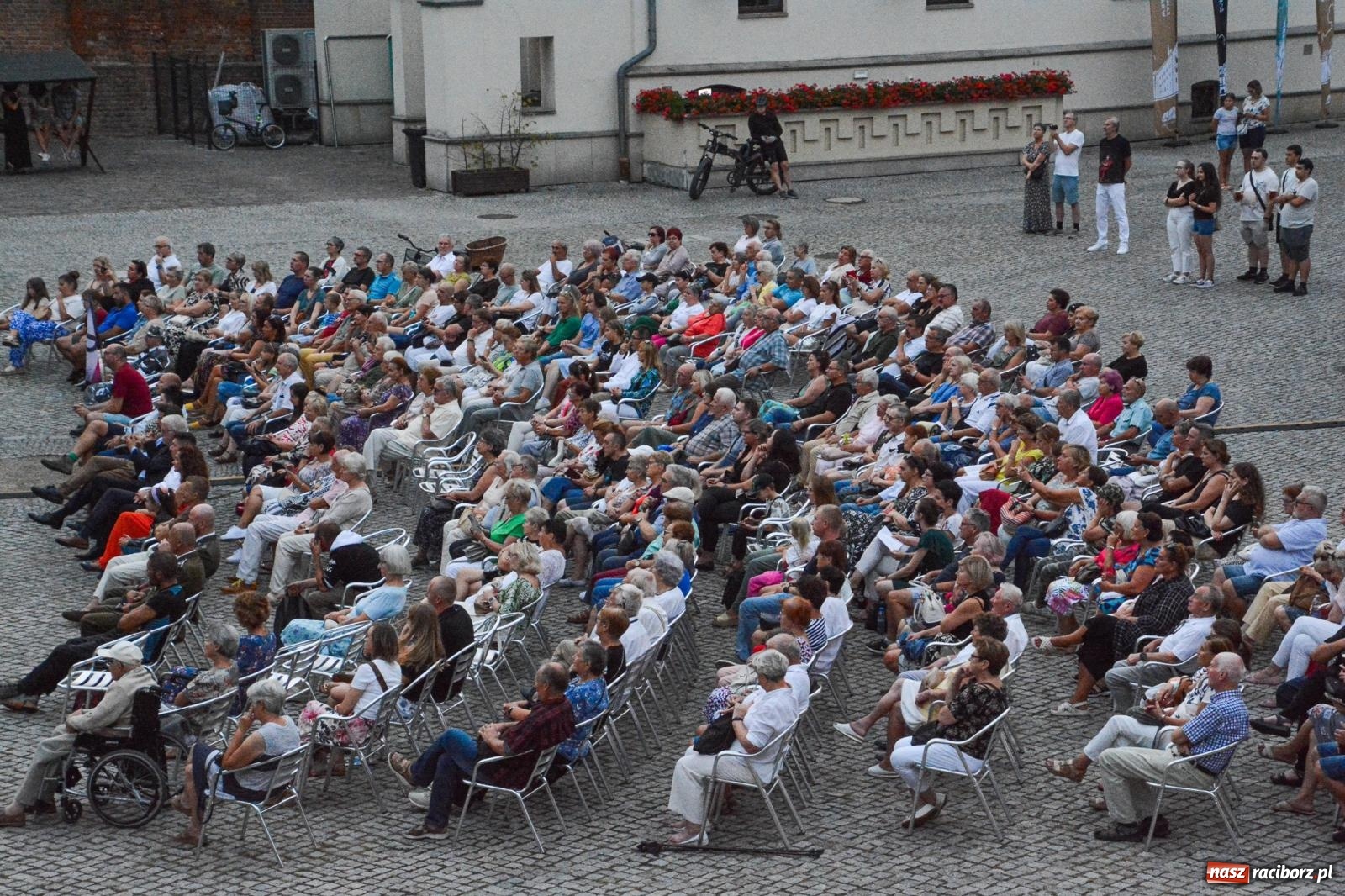 Zdjęcie w galerii na portalu naszraciborz.pl: Koncert (Nie)zakazane piosenki na Zamku Piastowskim [FOTO i WIDEO] wiadomości z regionu