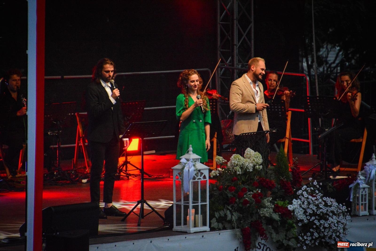 Zdjęcie w galerii na portalu naszraciborz.pl: Koncert (Nie)zakazane piosenki na Zamku Piastowskim [FOTO i WIDEO] wiadomości z regionu