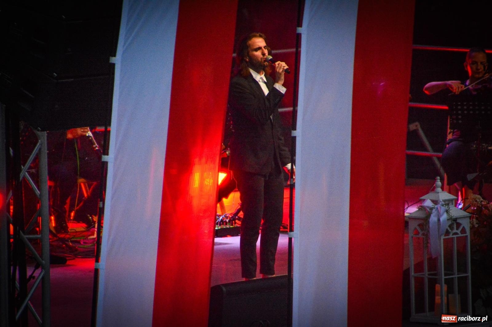 Zdjęcie w galerii na portalu naszraciborz.pl: Koncert (Nie)zakazane piosenki na Zamku Piastowskim [FOTO i WIDEO] wiadomości z regionu