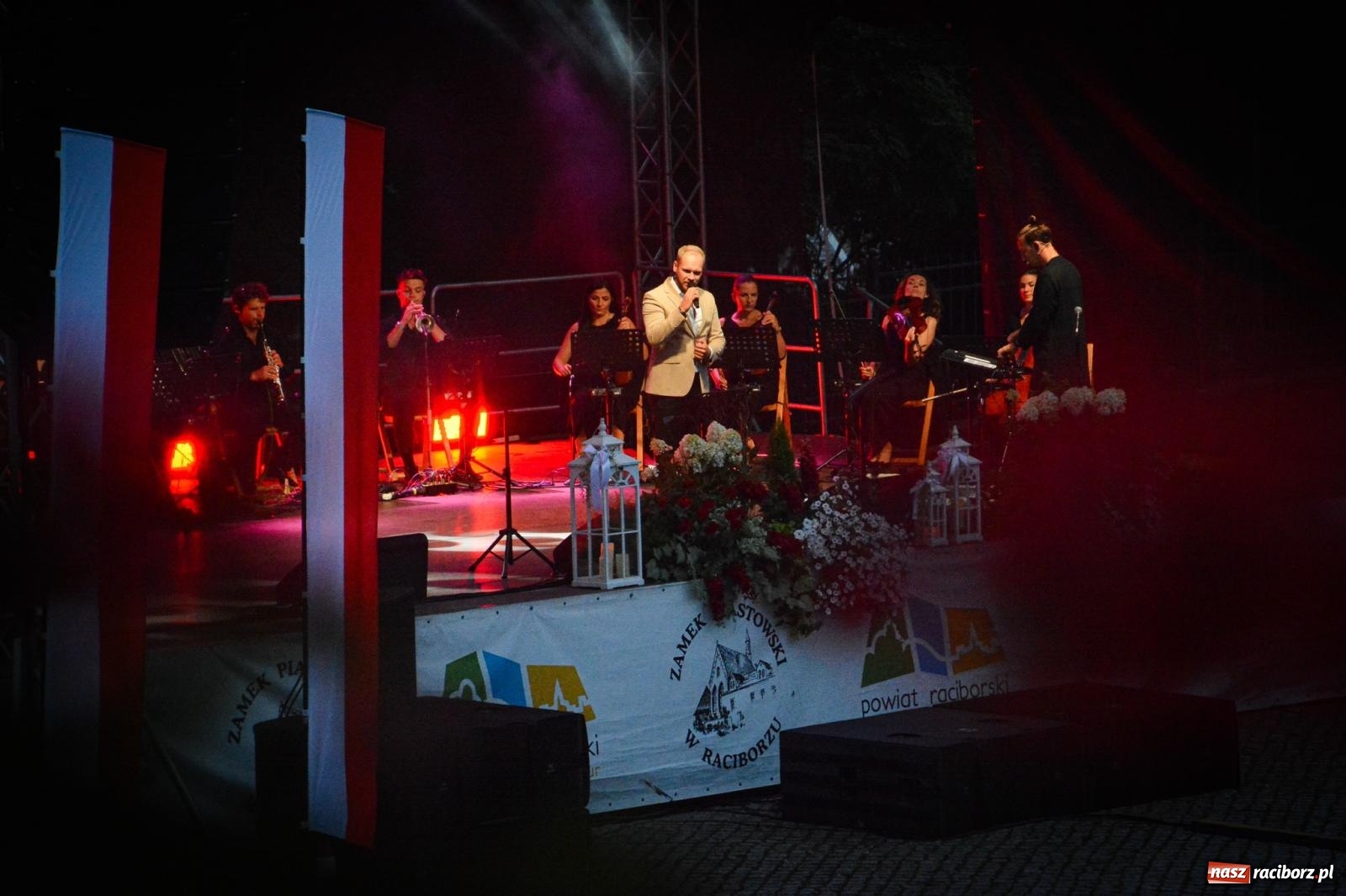 Zdjęcie w galerii na portalu naszraciborz.pl: Koncert (Nie)zakazane piosenki na Zamku Piastowskim [FOTO i WIDEO] wiadomości z regionu