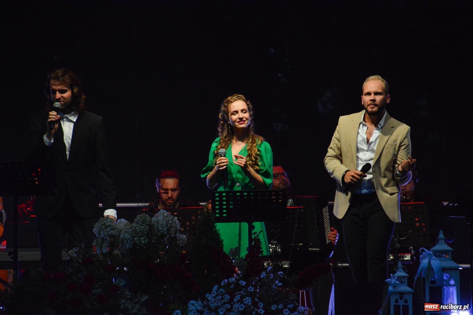 Zdjęcie w galerii na portalu naszraciborz.pl: Koncert (Nie)zakazane piosenki na Zamku Piastowskim [FOTO i WIDEO] wiadomości z regionu