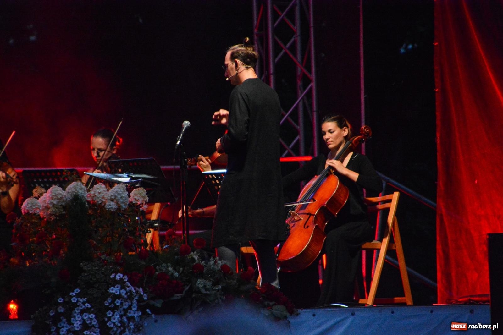 Zdjęcie w galerii na portalu naszraciborz.pl: Koncert (Nie)zakazane piosenki na Zamku Piastowskim [FOTO i WIDEO] wiadomości z regionu