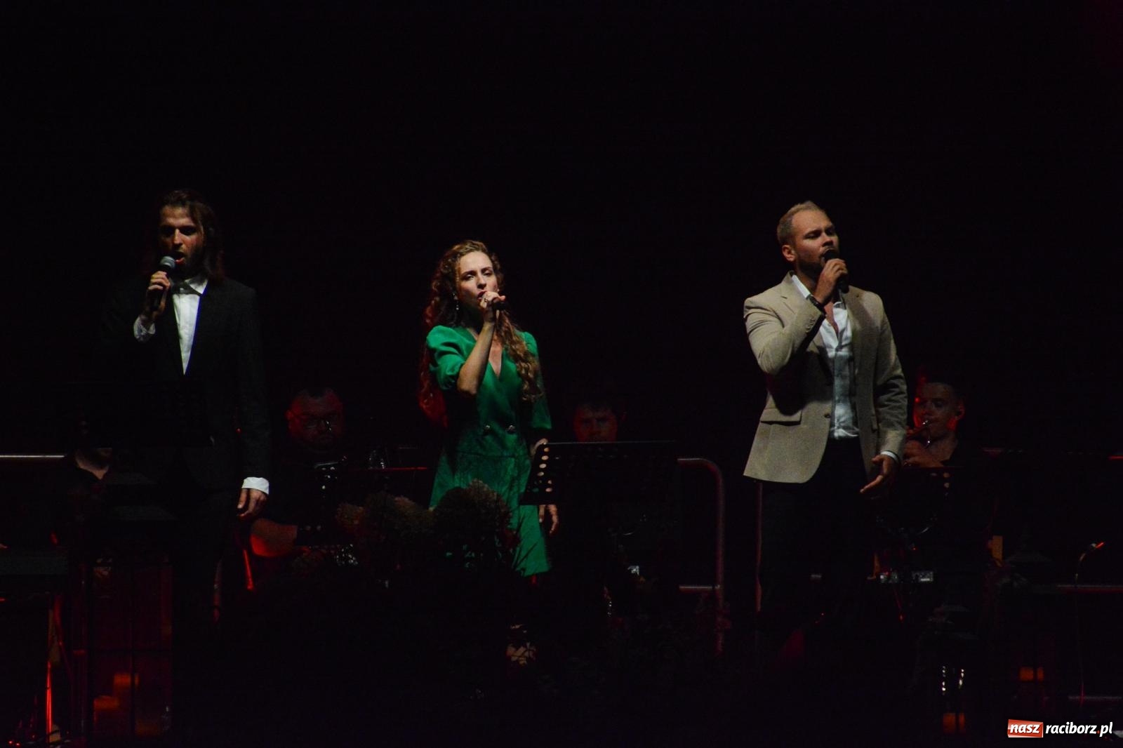 Zdjęcie w galerii na portalu naszraciborz.pl: Koncert (Nie)zakazane piosenki na Zamku Piastowskim [FOTO i WIDEO] wiadomości z regionu