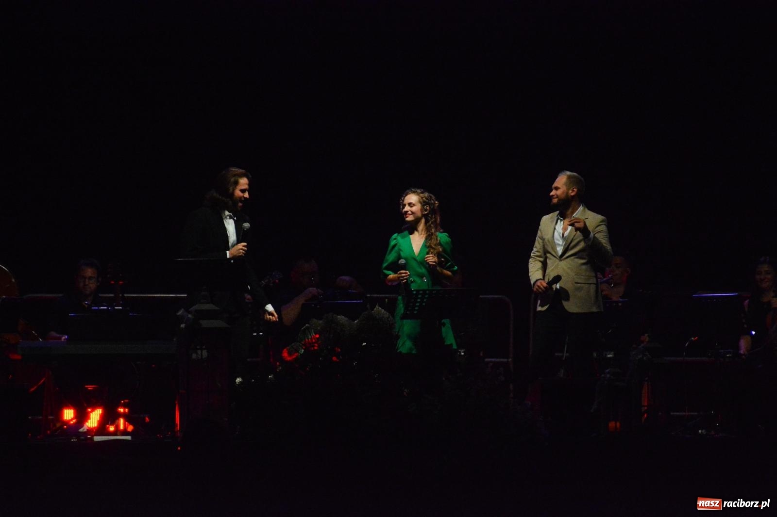 Zdjęcie w galerii na portalu naszraciborz.pl: Koncert (Nie)zakazane piosenki na Zamku Piastowskim [FOTO i WIDEO] wiadomości z regionu