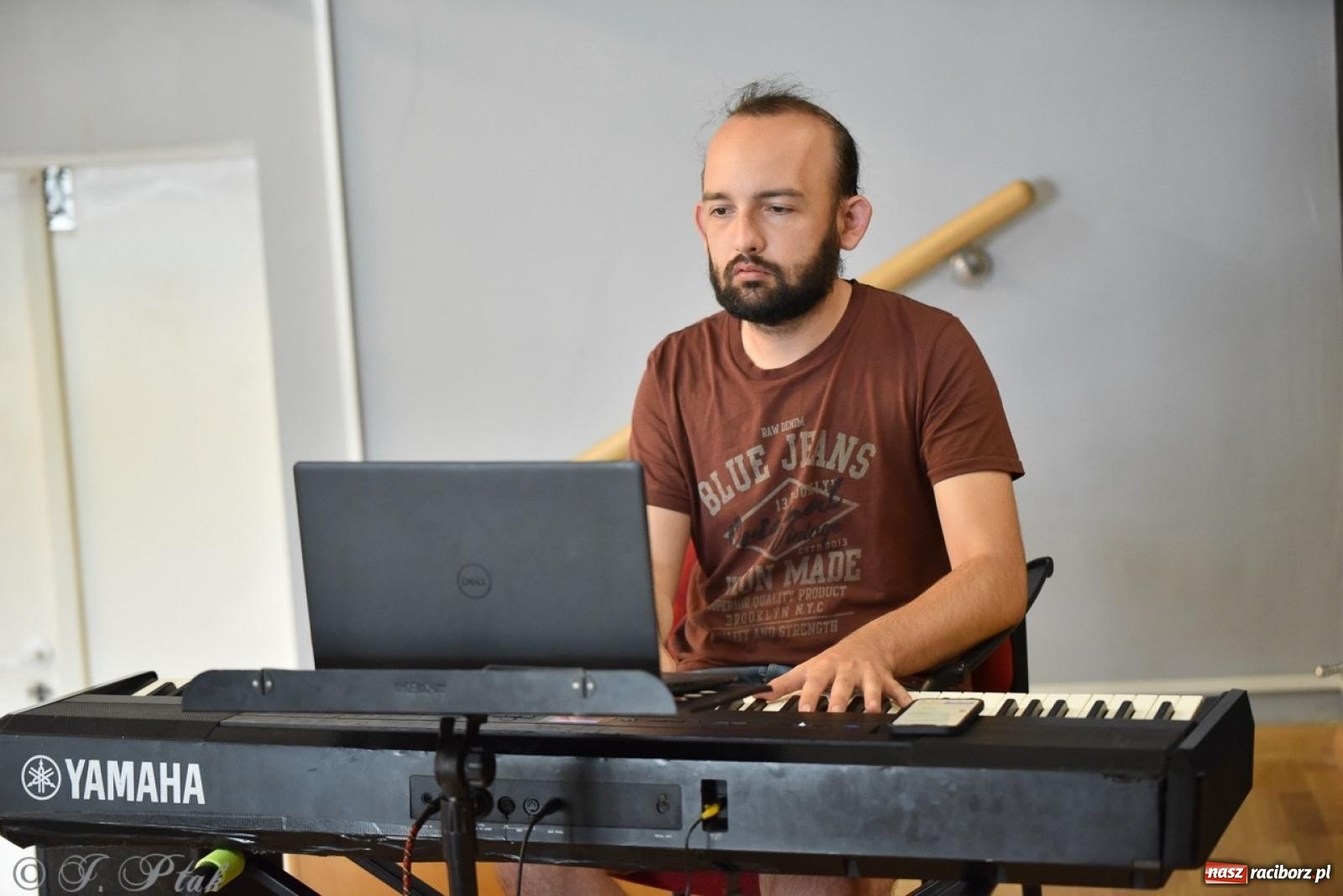 Zdjęcie w galerii na portalu naszraciborz.pl: Nocne granie na Zamku Piastowskim: Koncert z okazji 30-lecia zespołu Miraż wiadomości z regionu