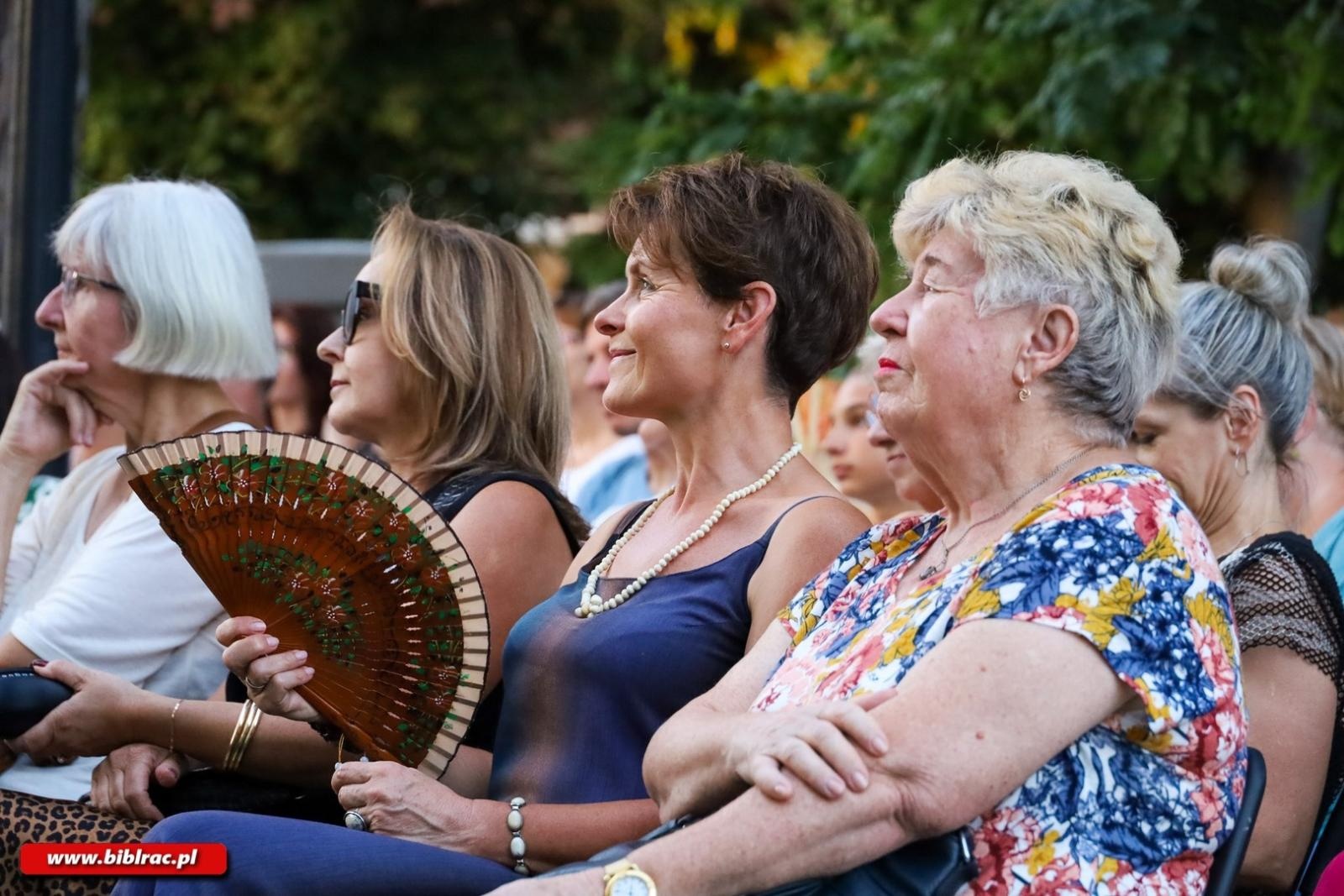 Zdjęcie w galerii na portalu naszraciborz.pl: Artyści chodzą nago – Teatr Wodzisławskiej Ulicy wystąpił w Bibliotece wiadomości z regionu