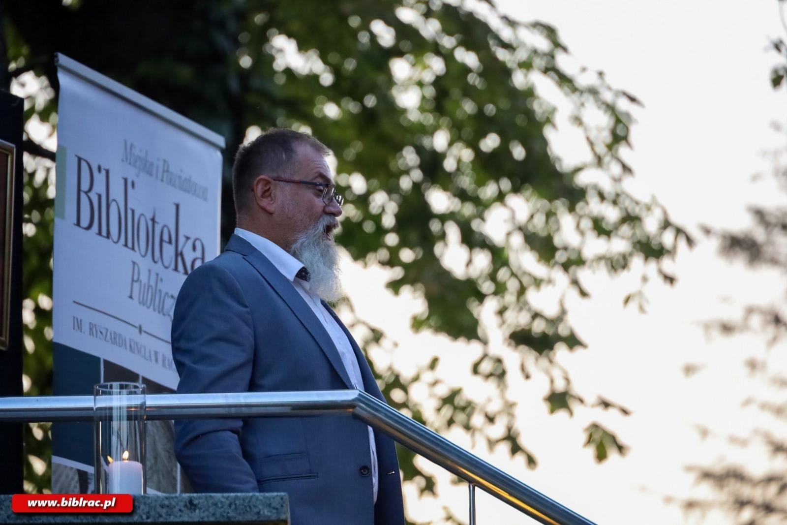 Zdjęcie w galerii na portalu naszraciborz.pl: Artyści chodzą nago – Teatr Wodzisławskiej Ulicy wystąpił w Bibliotece wiadomości z regionu