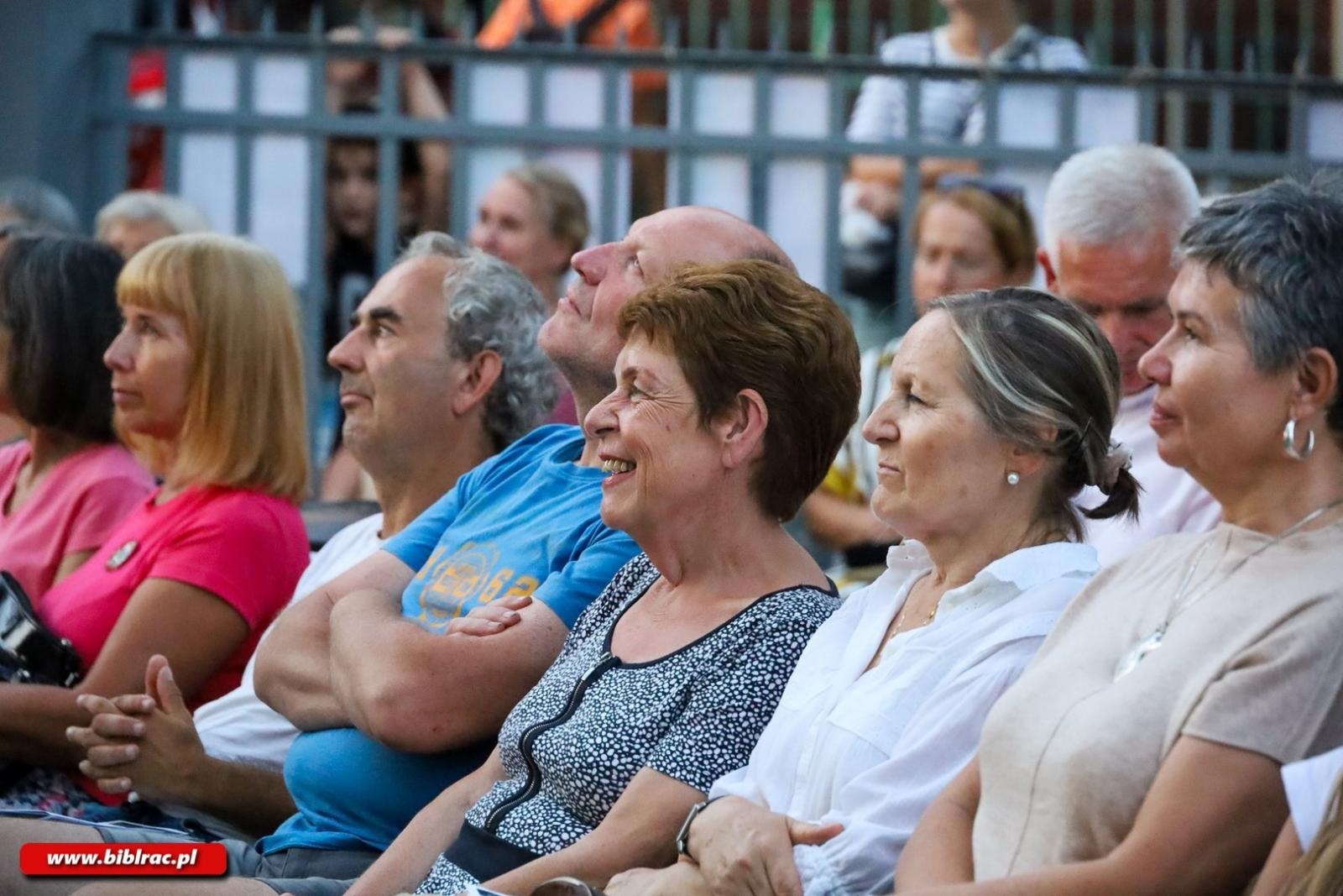 Zdjęcie w galerii na portalu naszraciborz.pl: Artyści chodzą nago – Teatr Wodzisławskiej Ulicy wystąpił w Bibliotece wiadomości z regionu