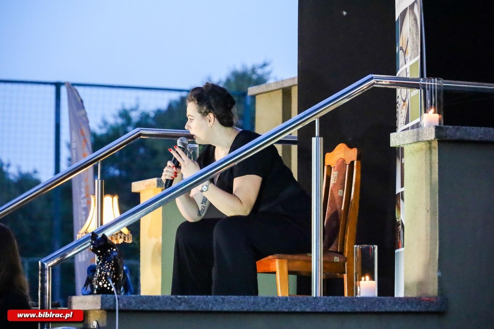 Zdjęcie w galerii na portalu naszraciborz.pl: Artyści chodzą nago – Teatr Wodzisławskiej Ulicy wystąpił w Bibliotece wiadomości z regionu