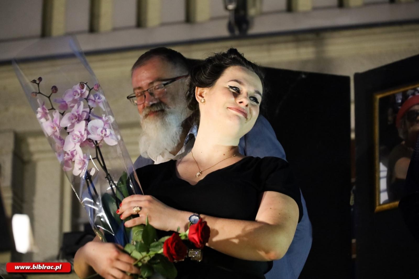 Zdjęcie w galerii na portalu naszraciborz.pl: Artyści chodzą nago – Teatr Wodzisławskiej Ulicy wystąpił w Bibliotece wiadomości z regionu