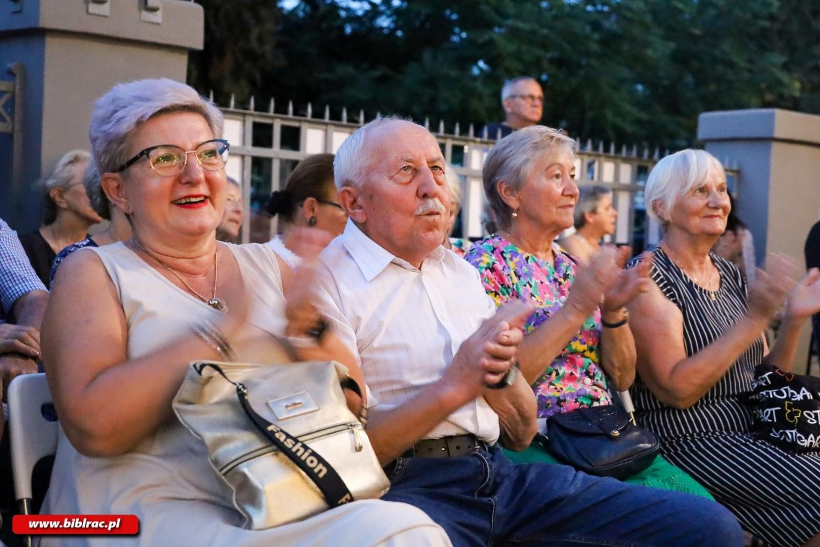 Zdjęcie w galerii na portalu naszraciborz.pl: Artyści chodzą nago – Teatr Wodzisławskiej Ulicy wystąpił w Bibliotece wiadomości z regionu