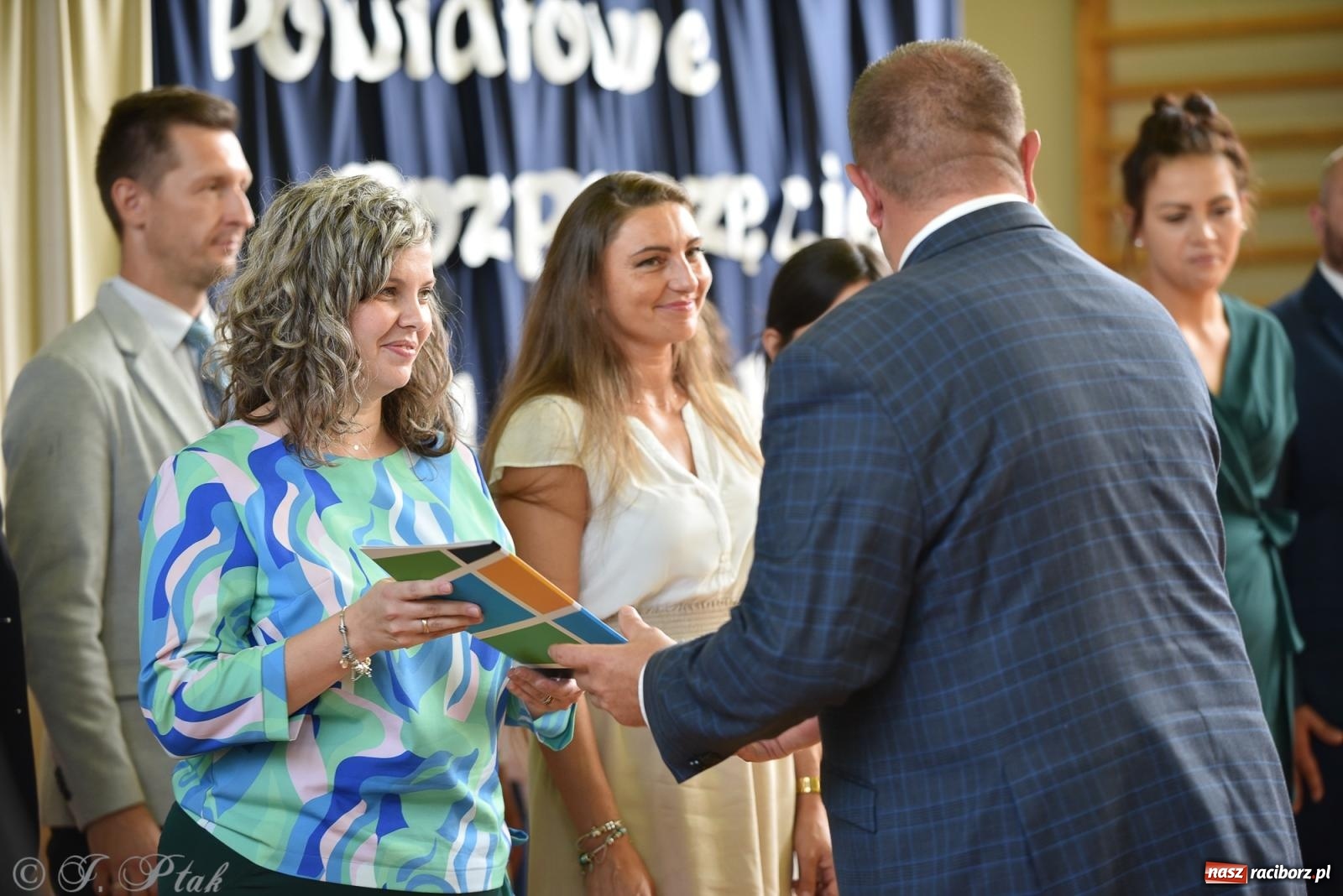Zdjęcie w galerii na portalu naszraciborz.pl: Po wakacjach zostało tylko wspomnienie. Powiatowa Inauguracja Roku Szkolnego w Ekonomiku [FOTO i WIDEO] wiadomości z regionu