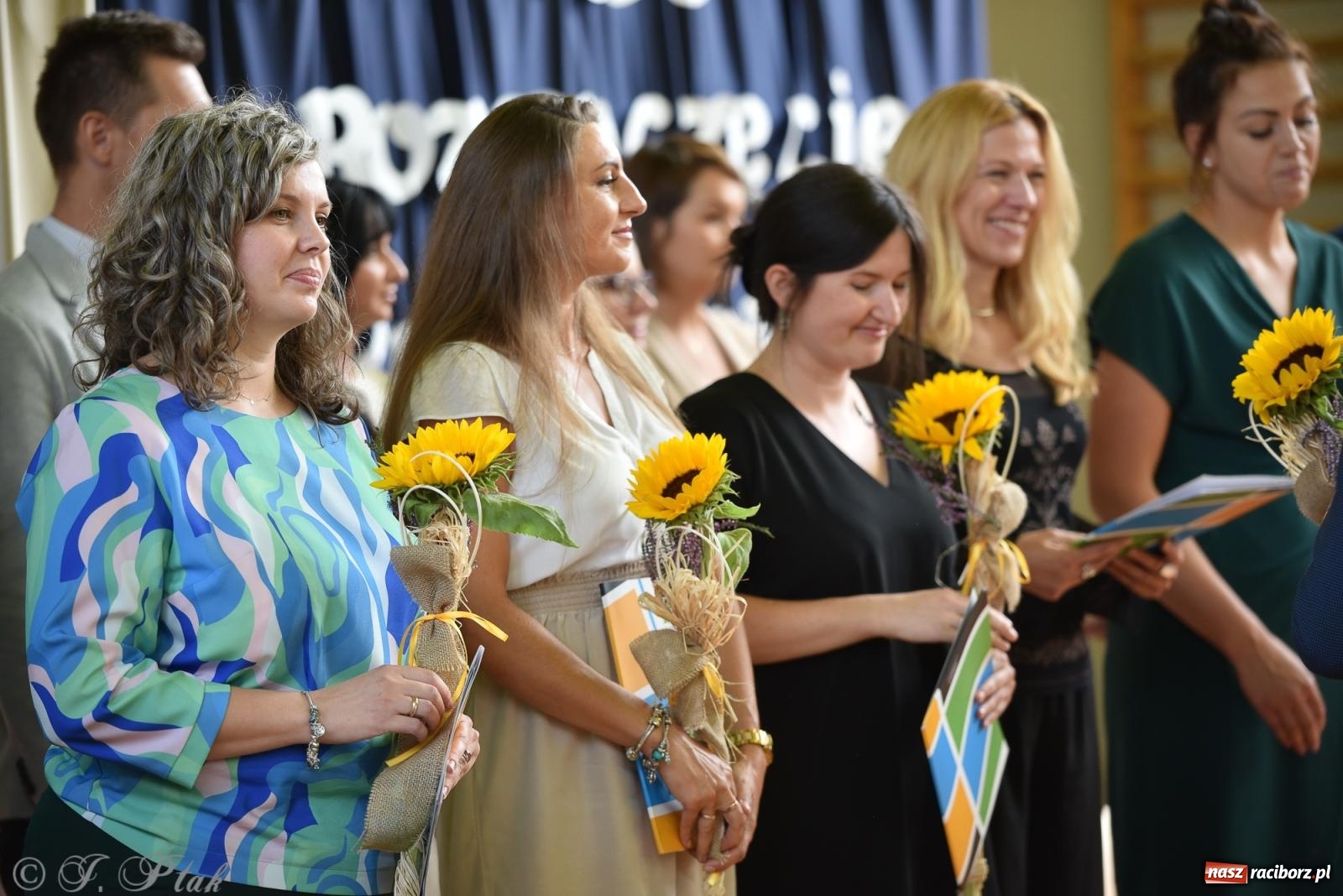 Zdjęcie w galerii na portalu naszraciborz.pl: Po wakacjach zostało tylko wspomnienie. Powiatowa Inauguracja Roku Szkolnego w Ekonomiku [FOTO i WIDEO] wiadomości z regionu