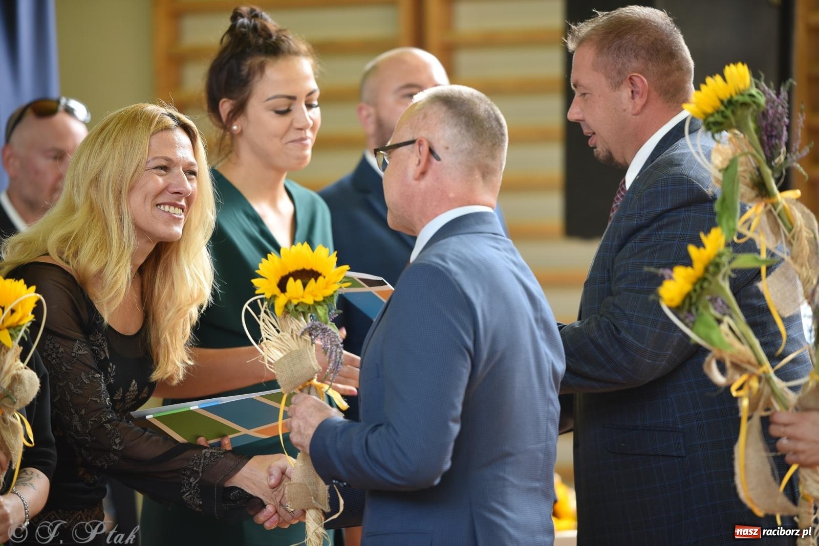 Zdjęcie w galerii na portalu naszraciborz.pl: Po wakacjach zostało tylko wspomnienie. Powiatowa Inauguracja Roku Szkolnego w Ekonomiku [FOTO i WIDEO] wiadomości z regionu