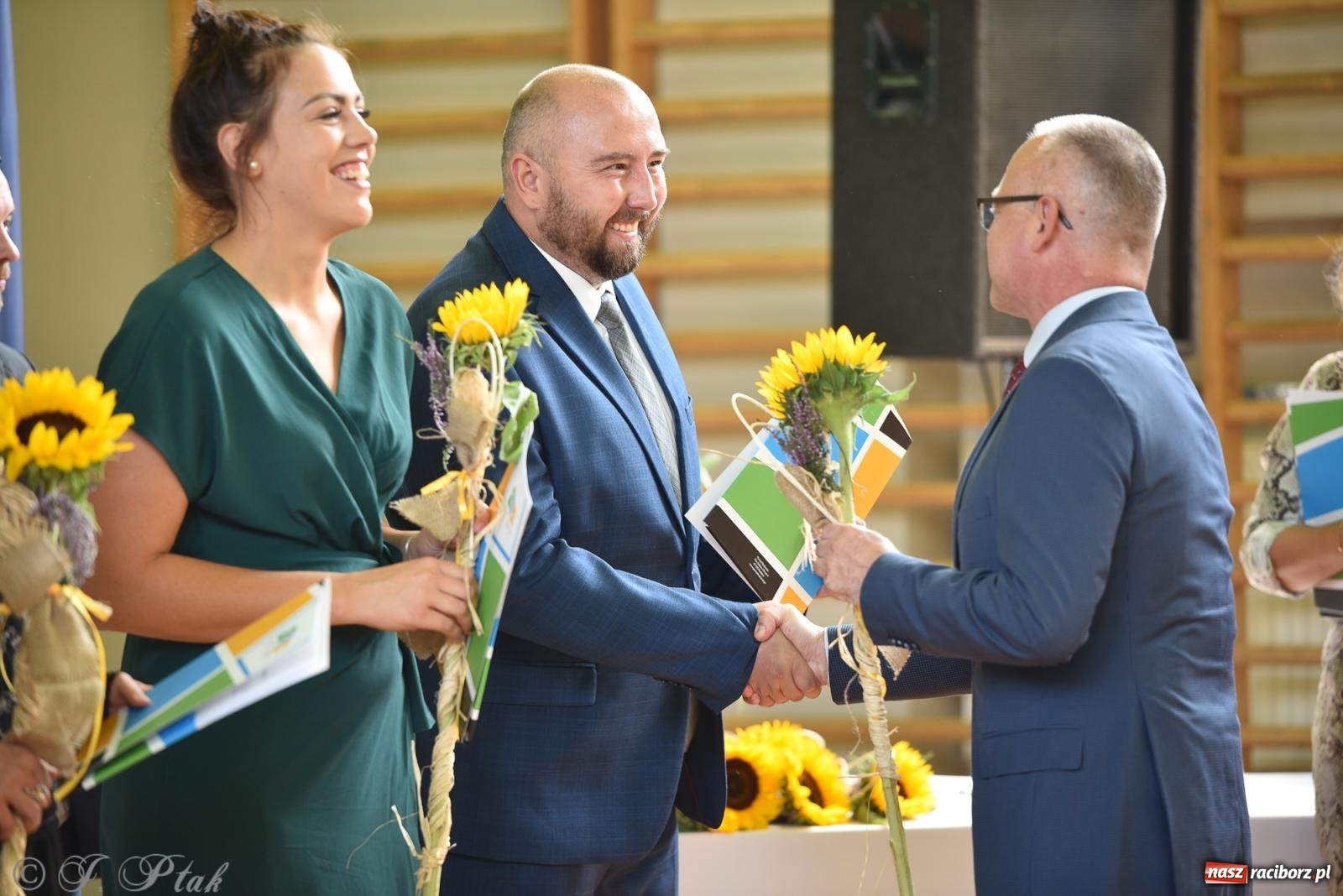 Zdjęcie w galerii na portalu naszraciborz.pl: Po wakacjach zostało tylko wspomnienie. Powiatowa Inauguracja Roku Szkolnego w Ekonomiku [FOTO i WIDEO] wiadomości z regionu